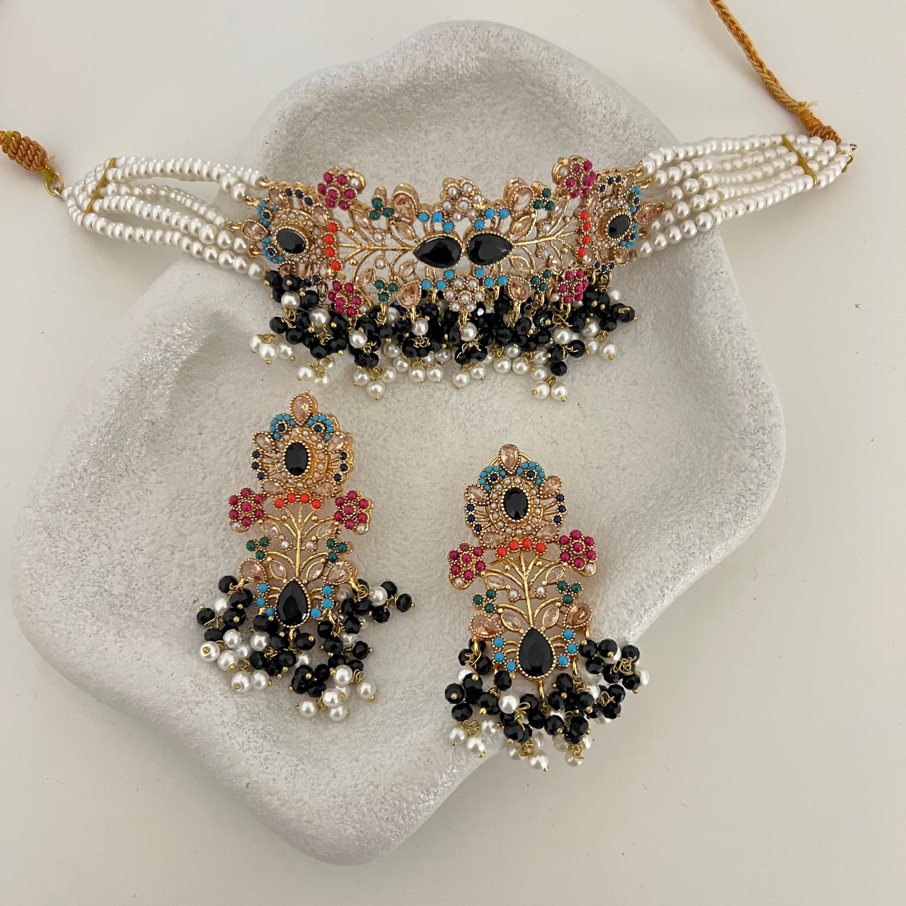 Reama Choker Set