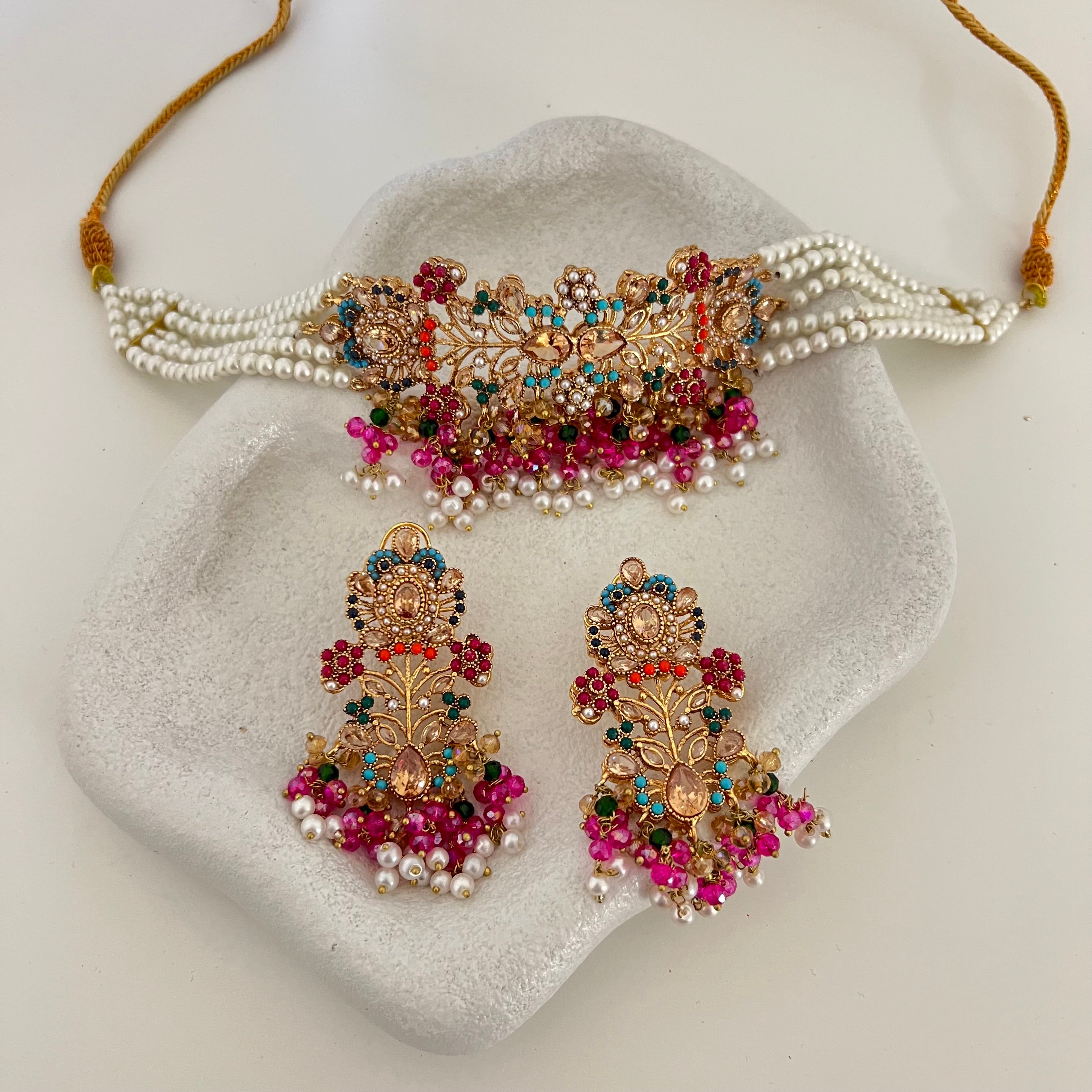 Reama Choker Set