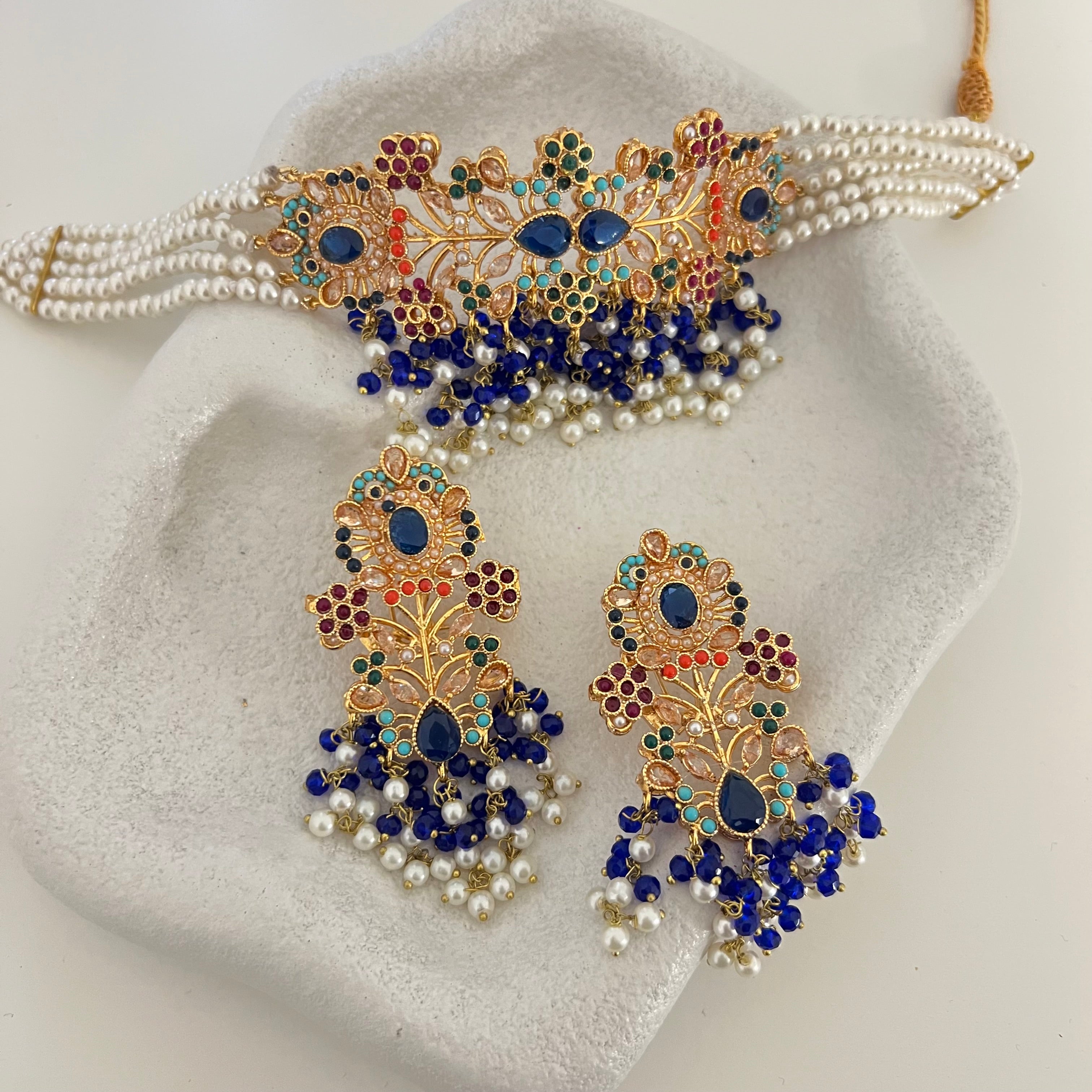 Reama Choker Set
