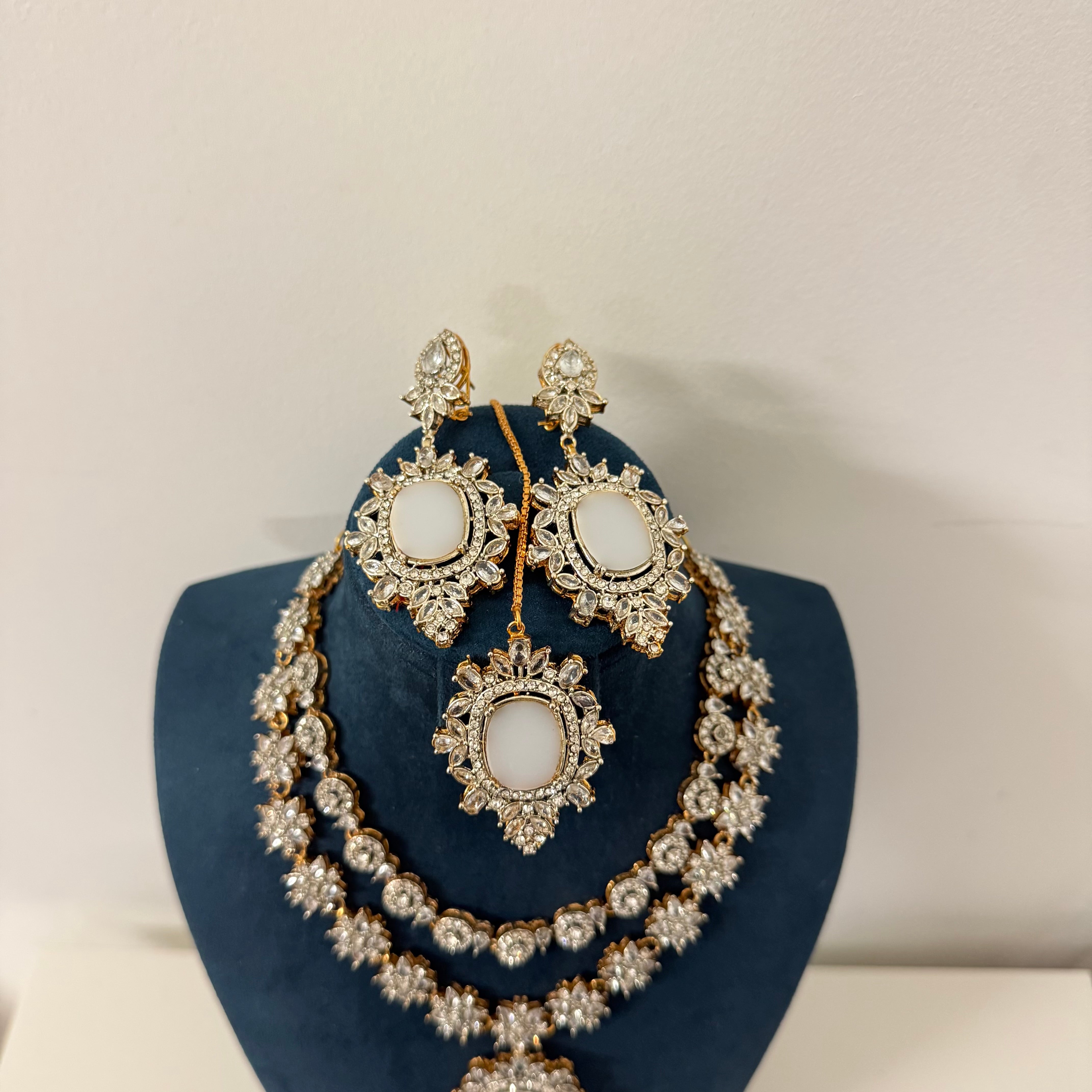 Saima Necklace Set