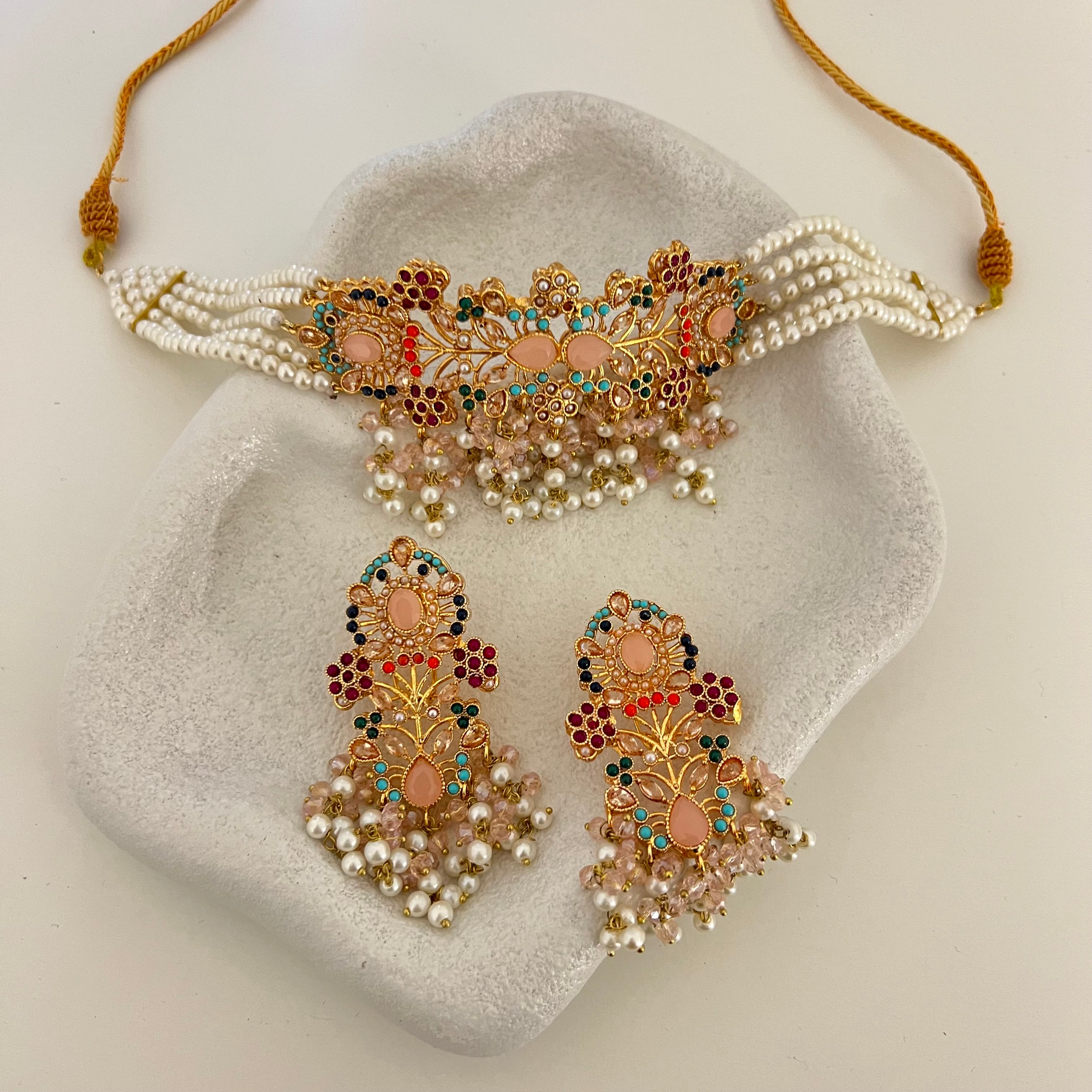 Reama Choker Set