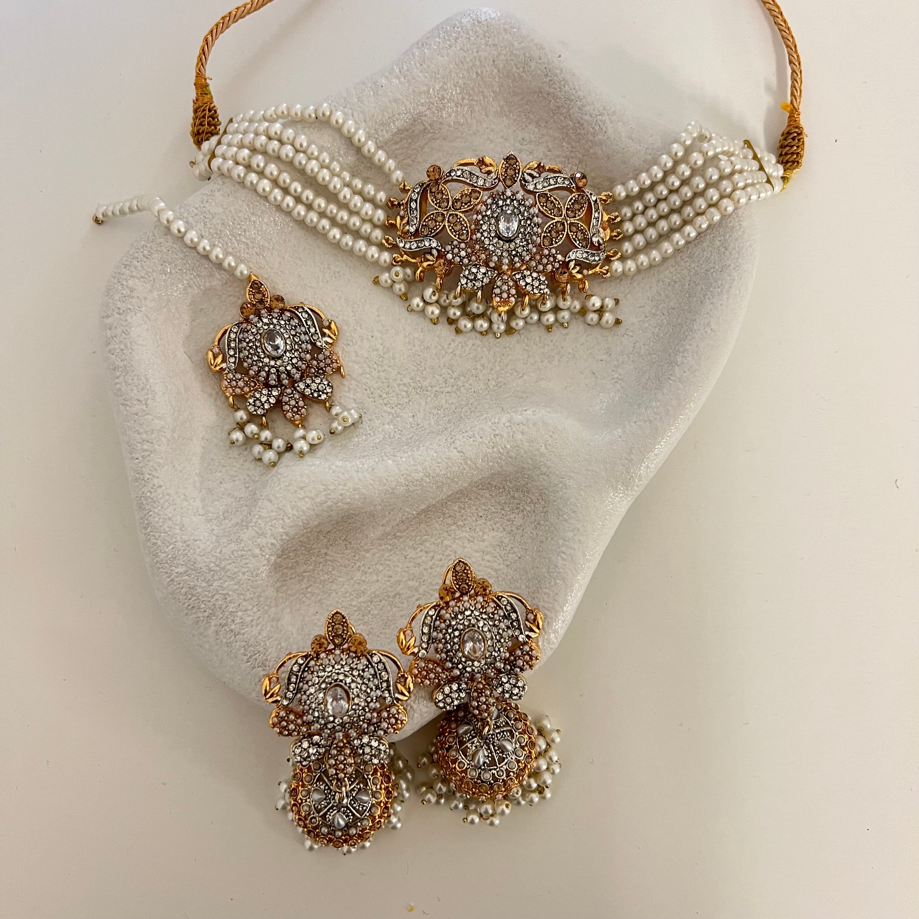 Anaya Choker Set