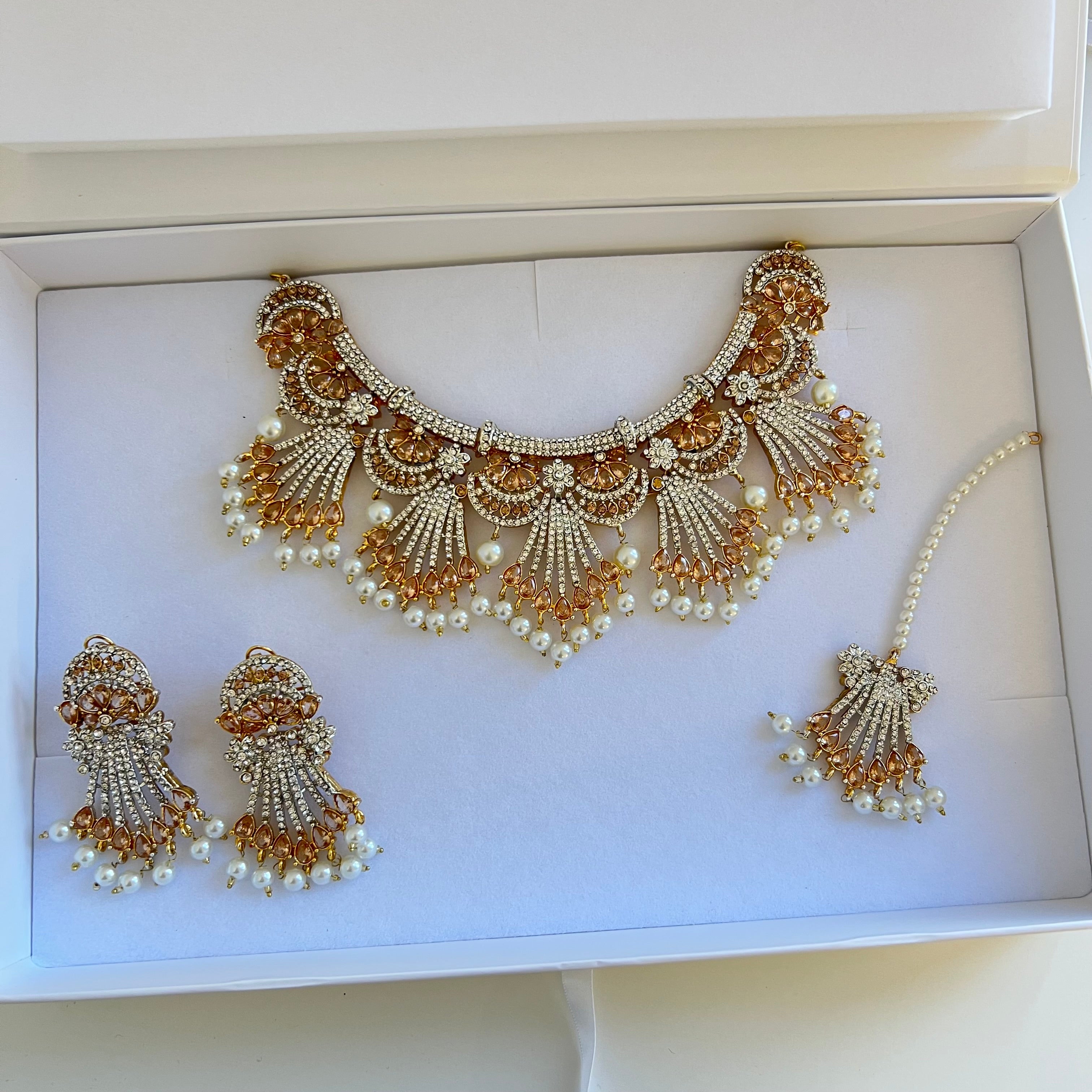 Saima Necklace Set Gold