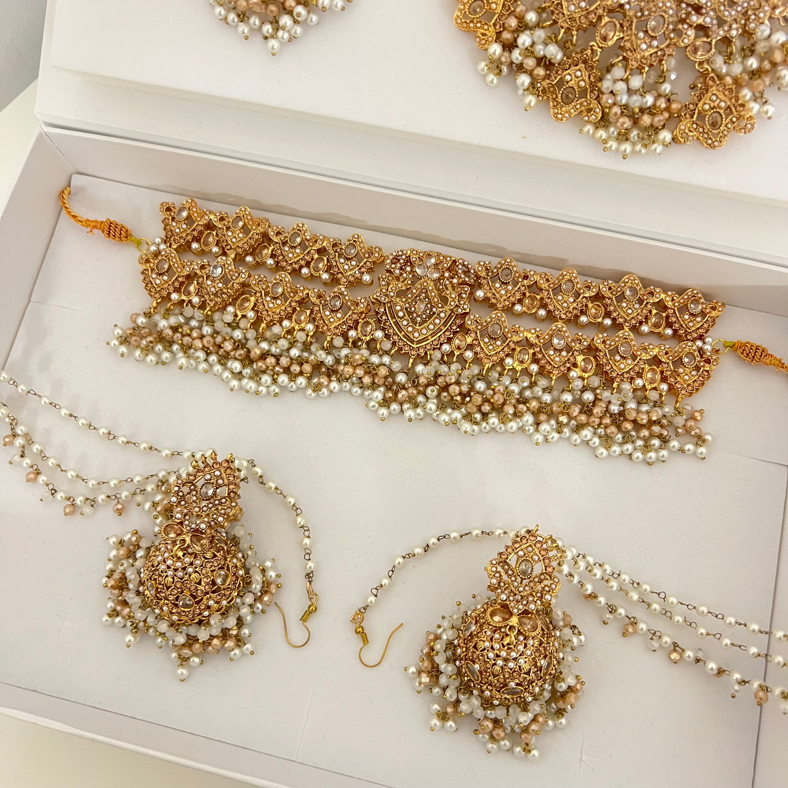 Isha Choker Set Gold