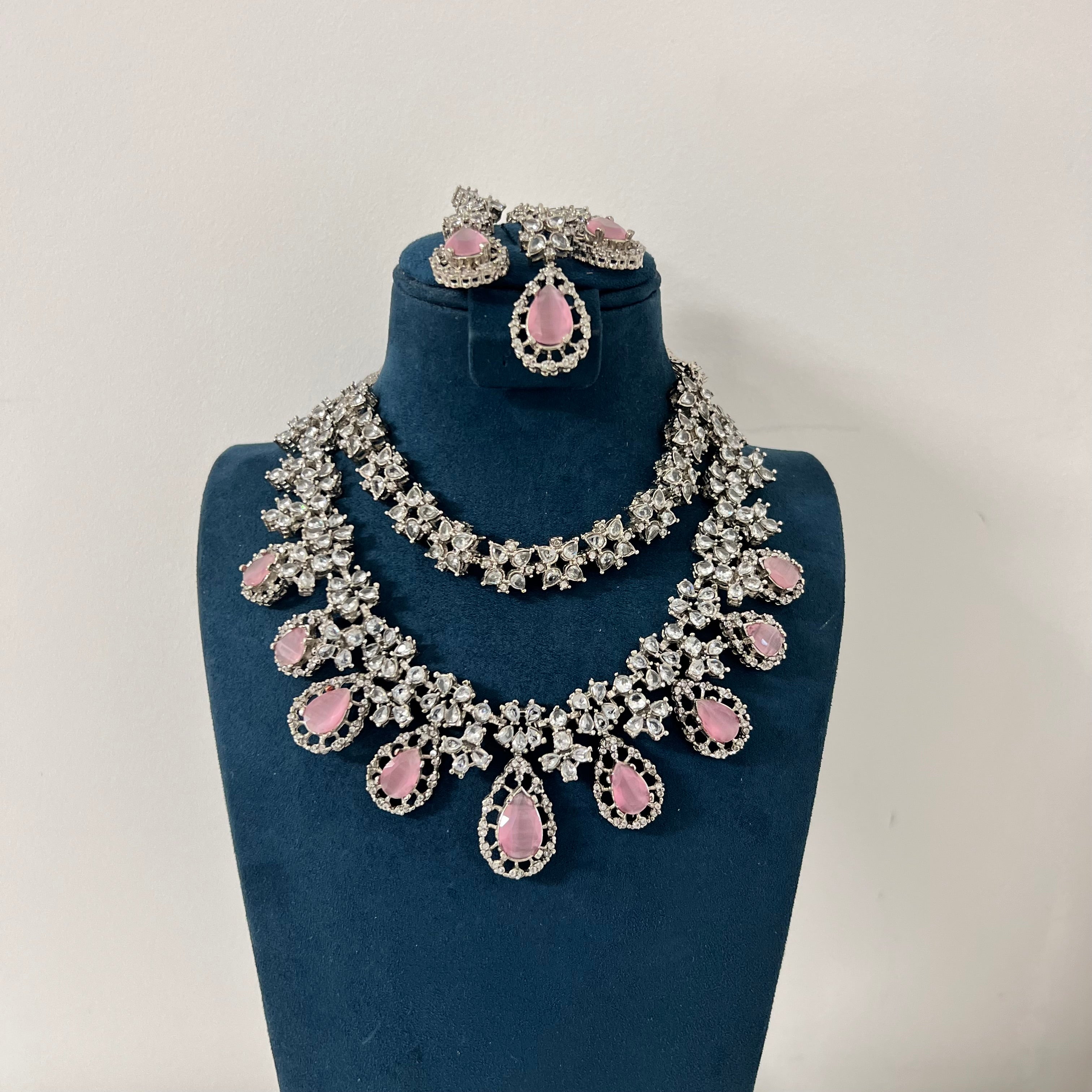 Siana Necklace Set