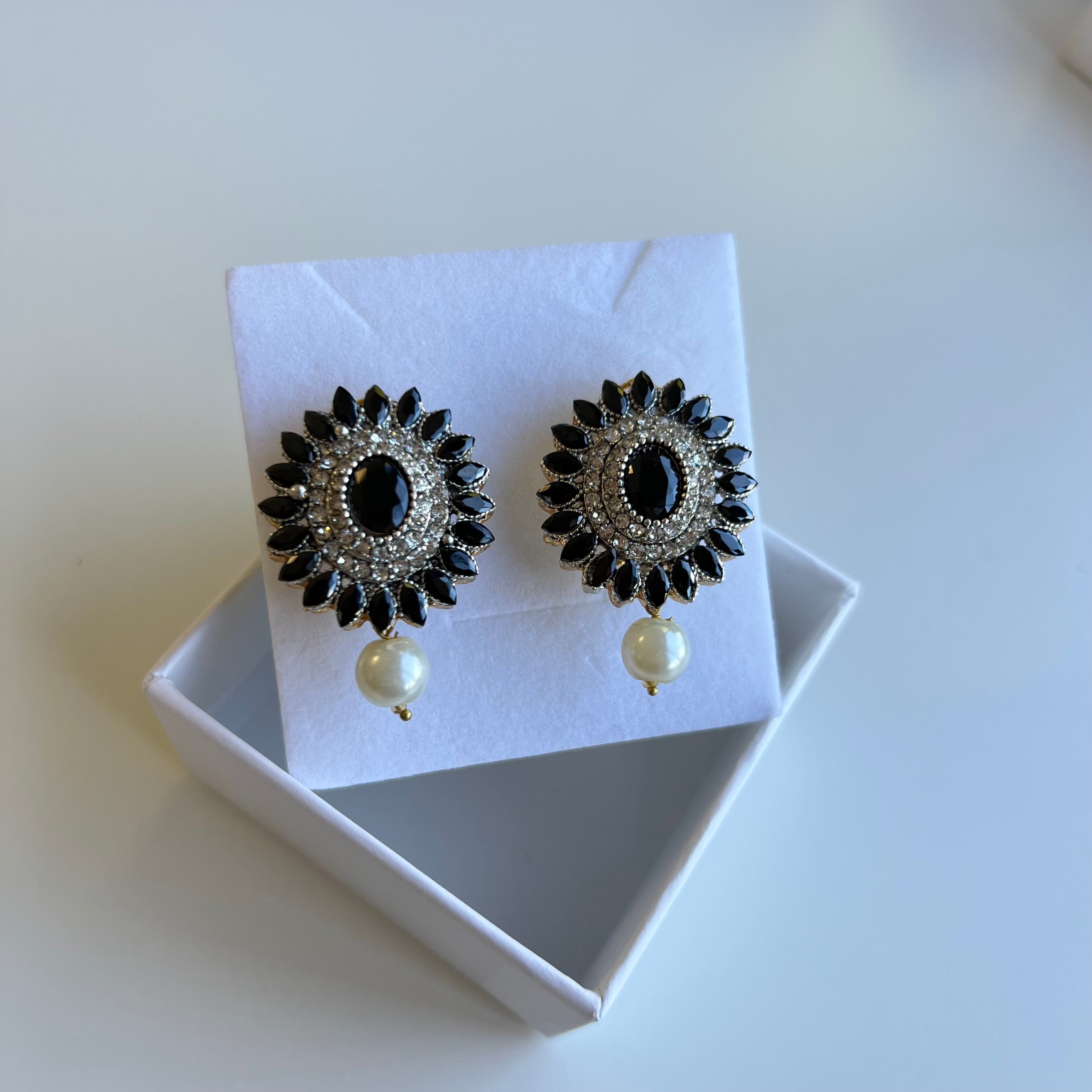 Nadia Studs Black