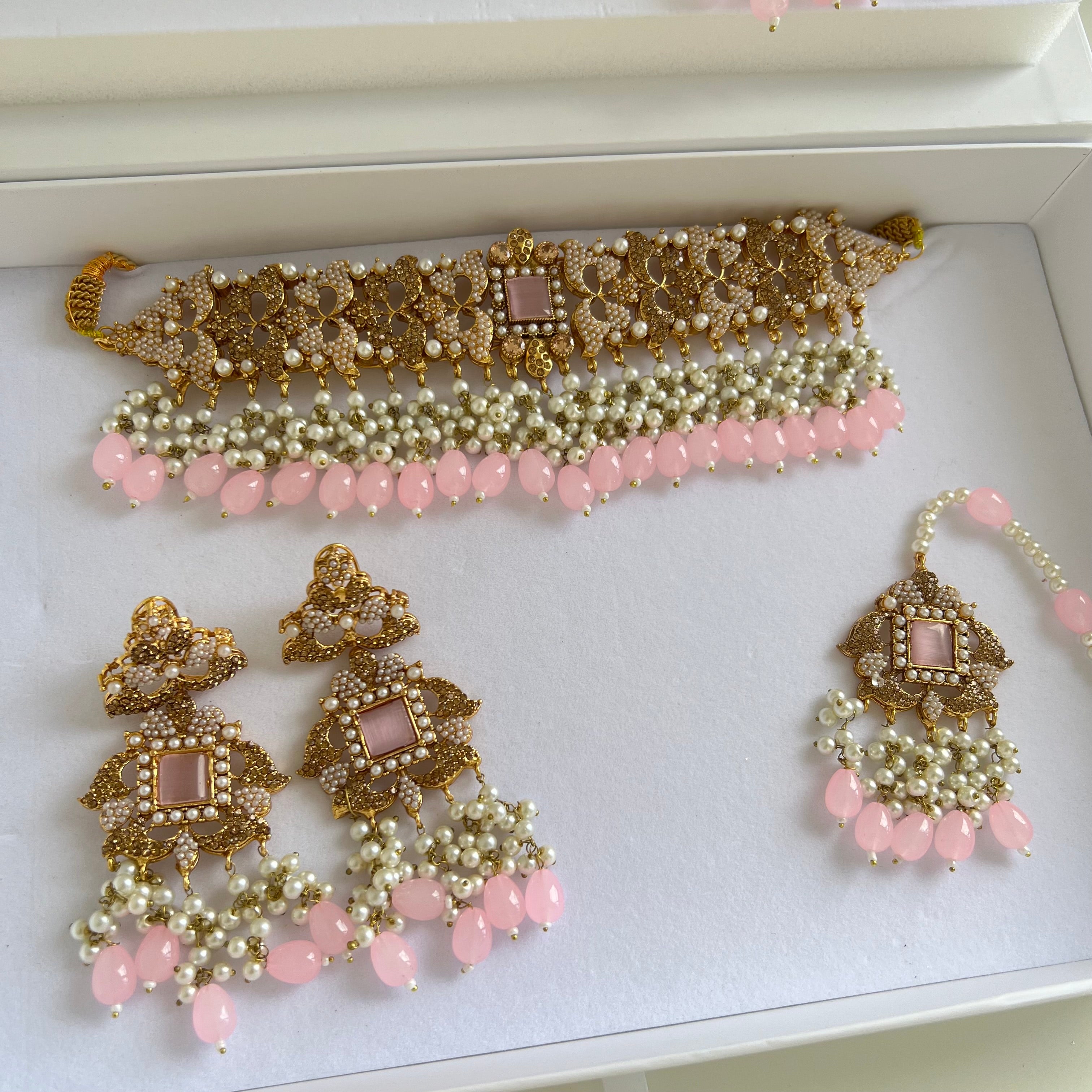 Samira Choker Set Baby Pink