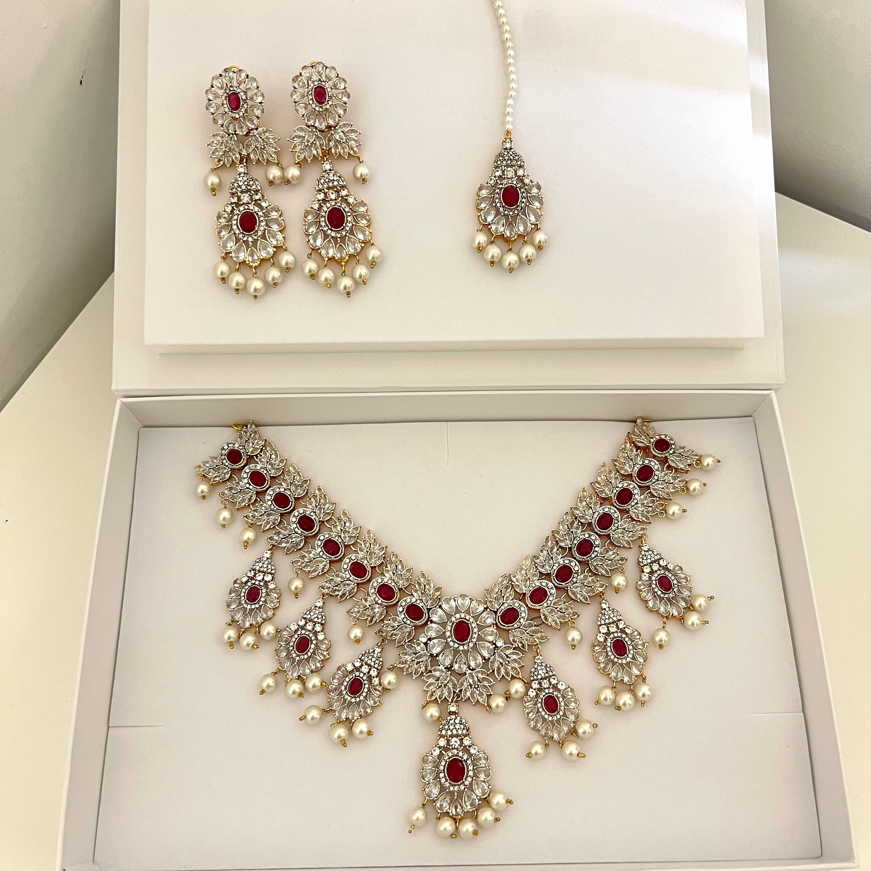 Tia Necklace Set