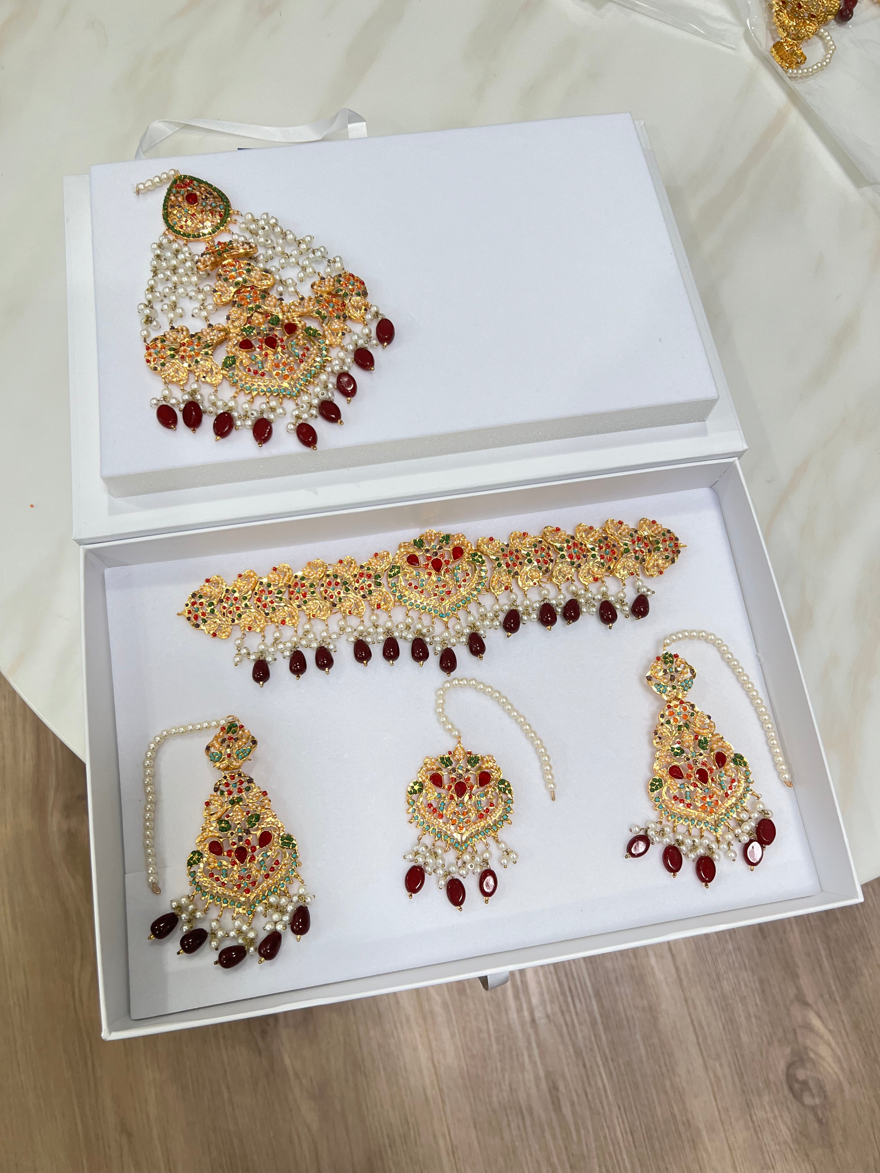 Amna Noratan Necklace Set Marone