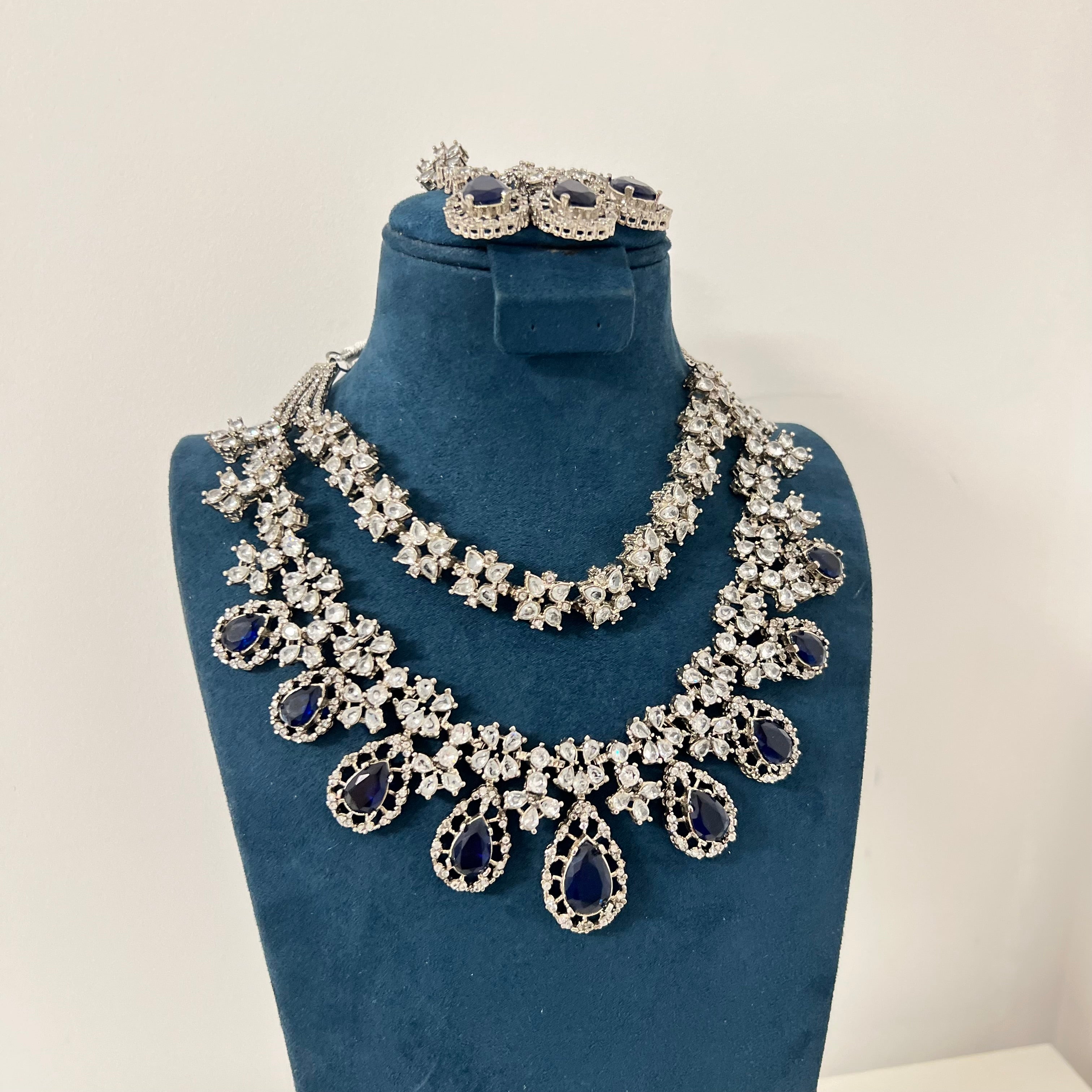 Siana Necklace Set