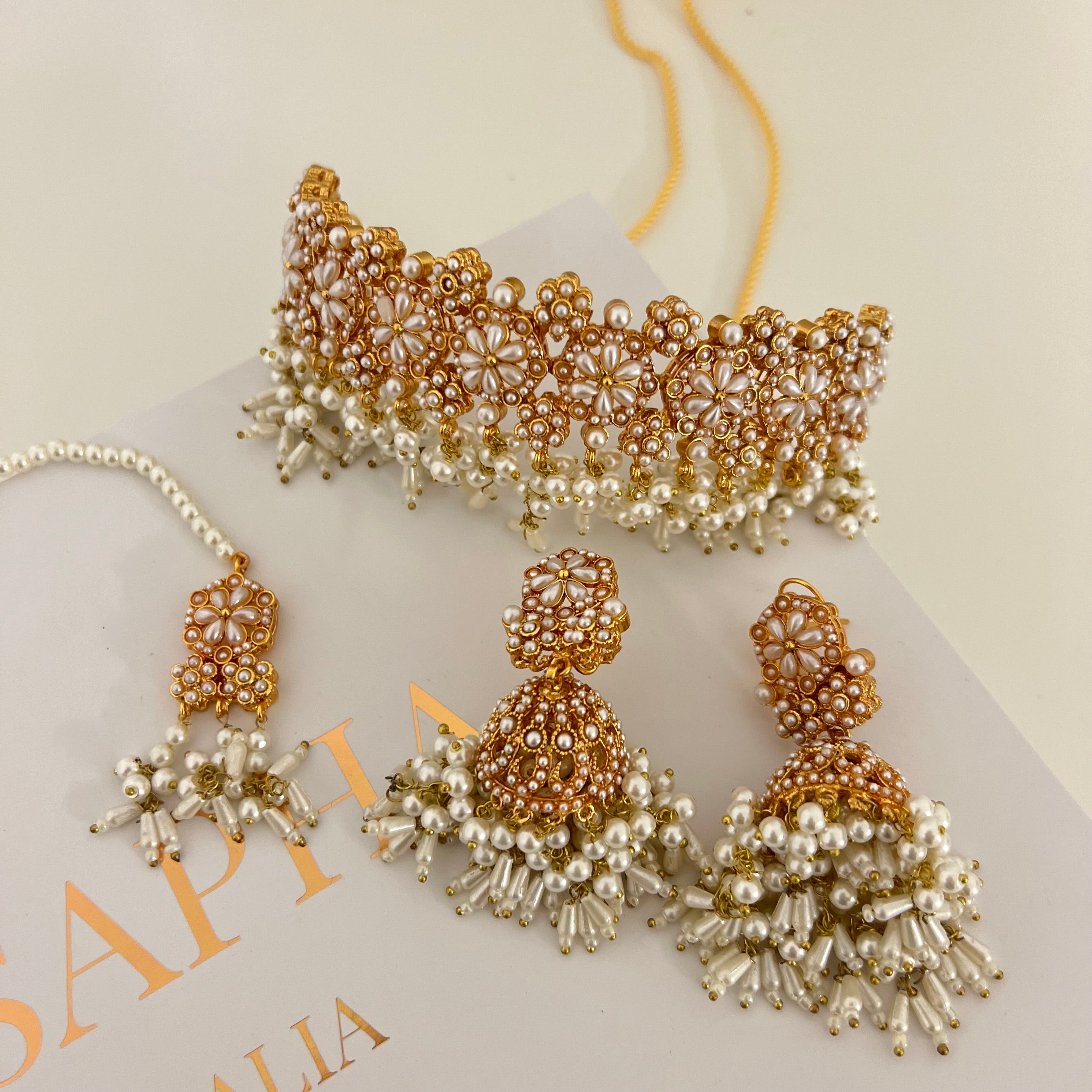 Nazrin Choker Set White
