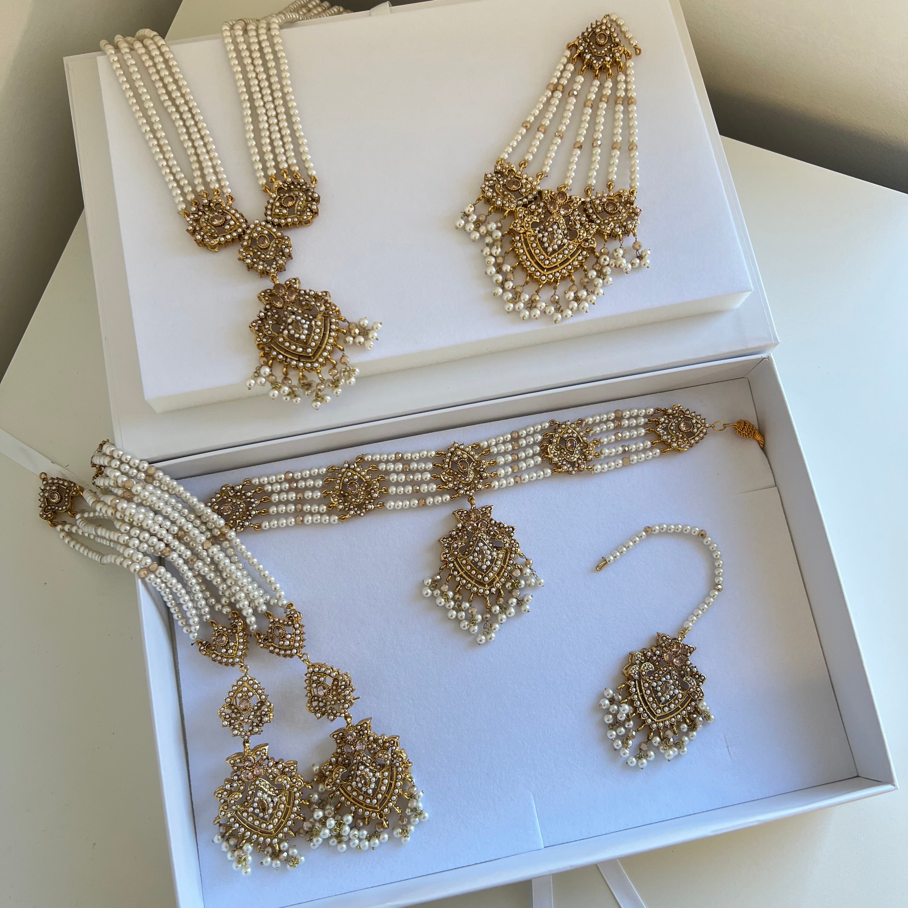 Sameen Necklace Set Gold