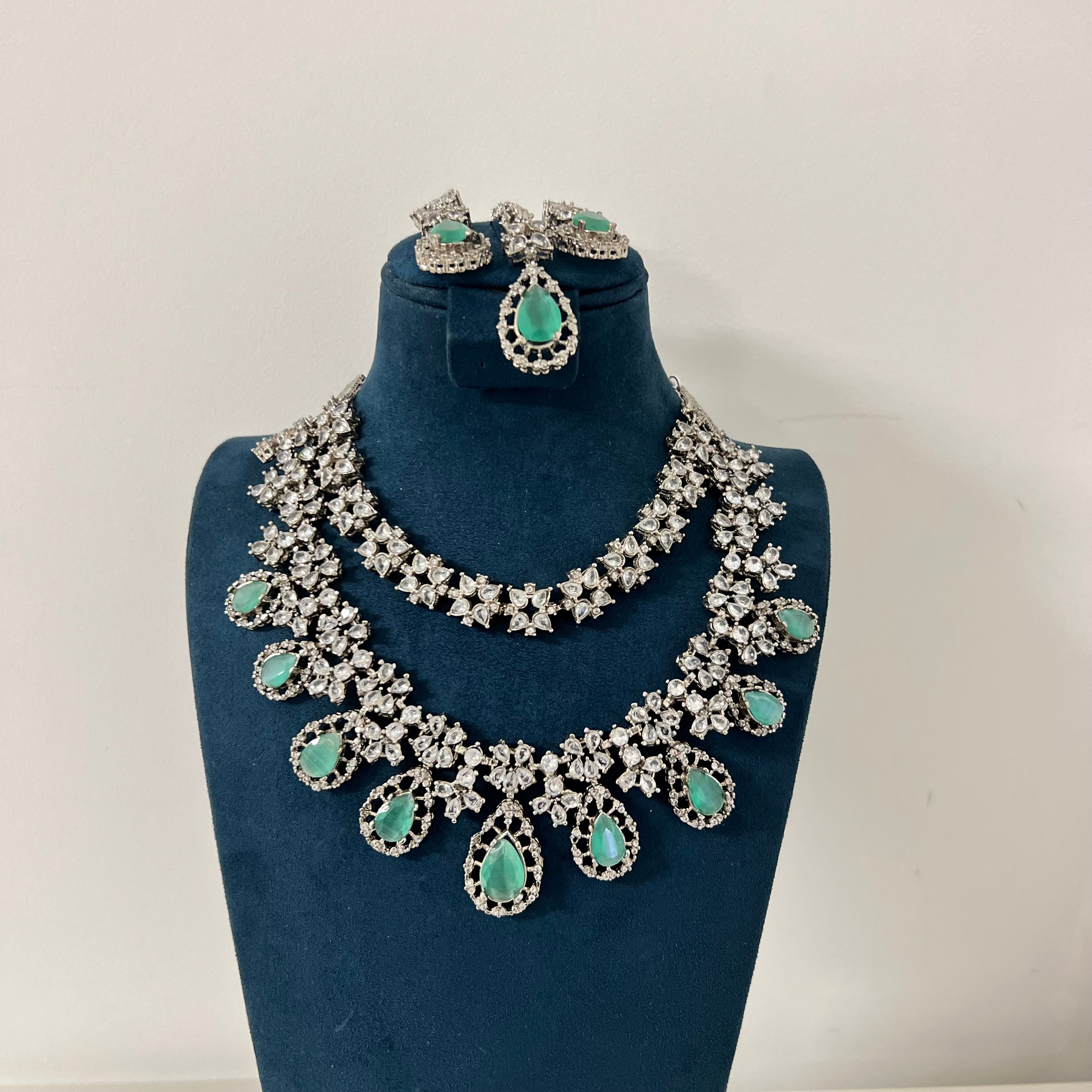 Siana Necklace Set
