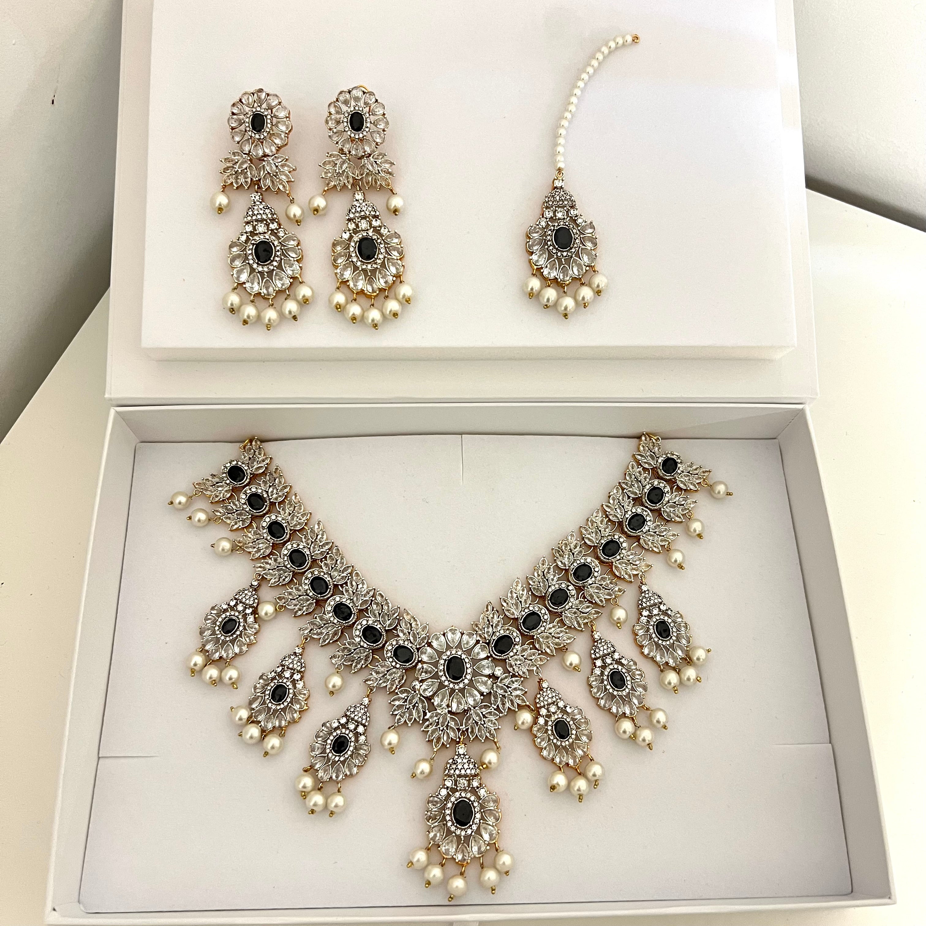 Tia Necklace Set