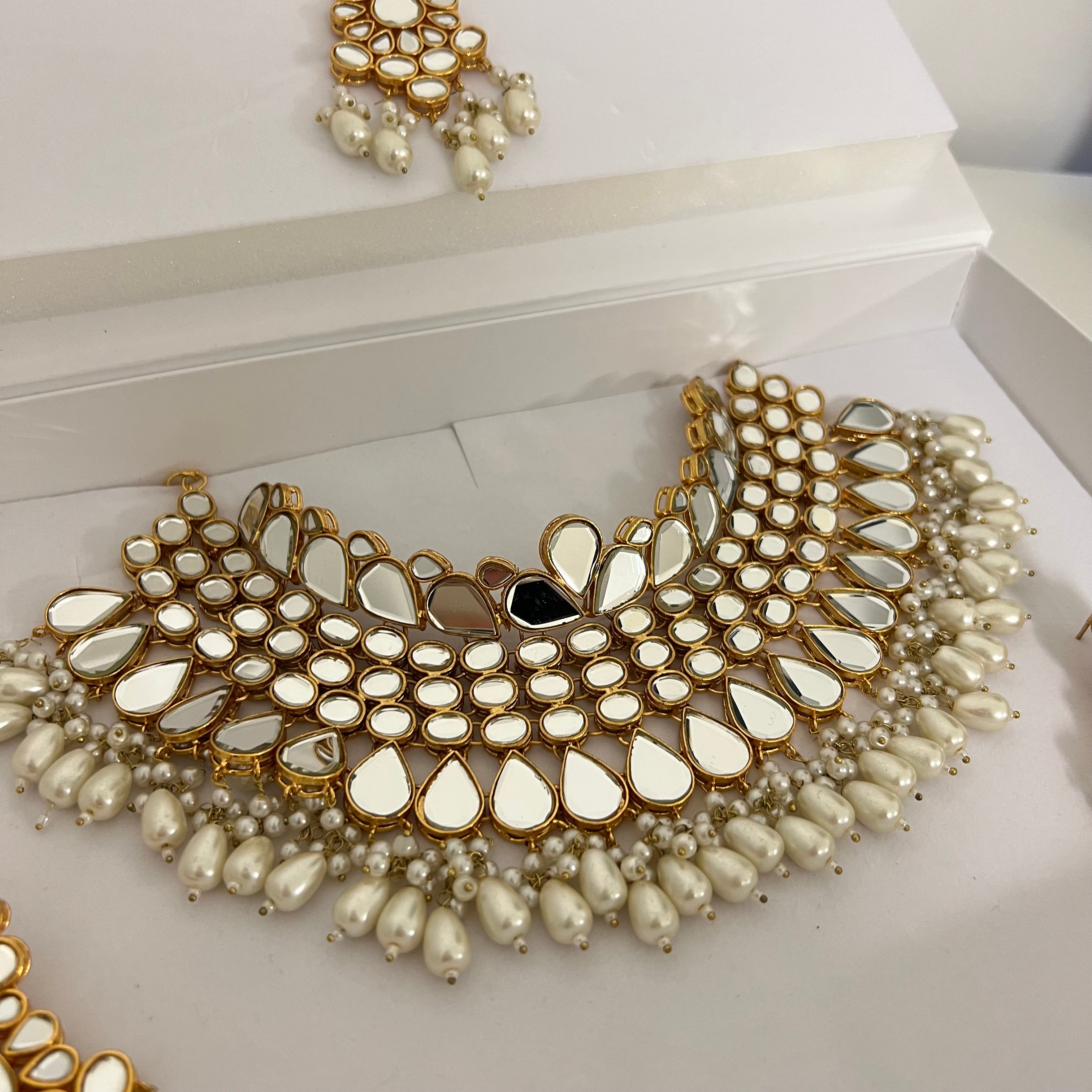 Lubna Collar Necklace Set