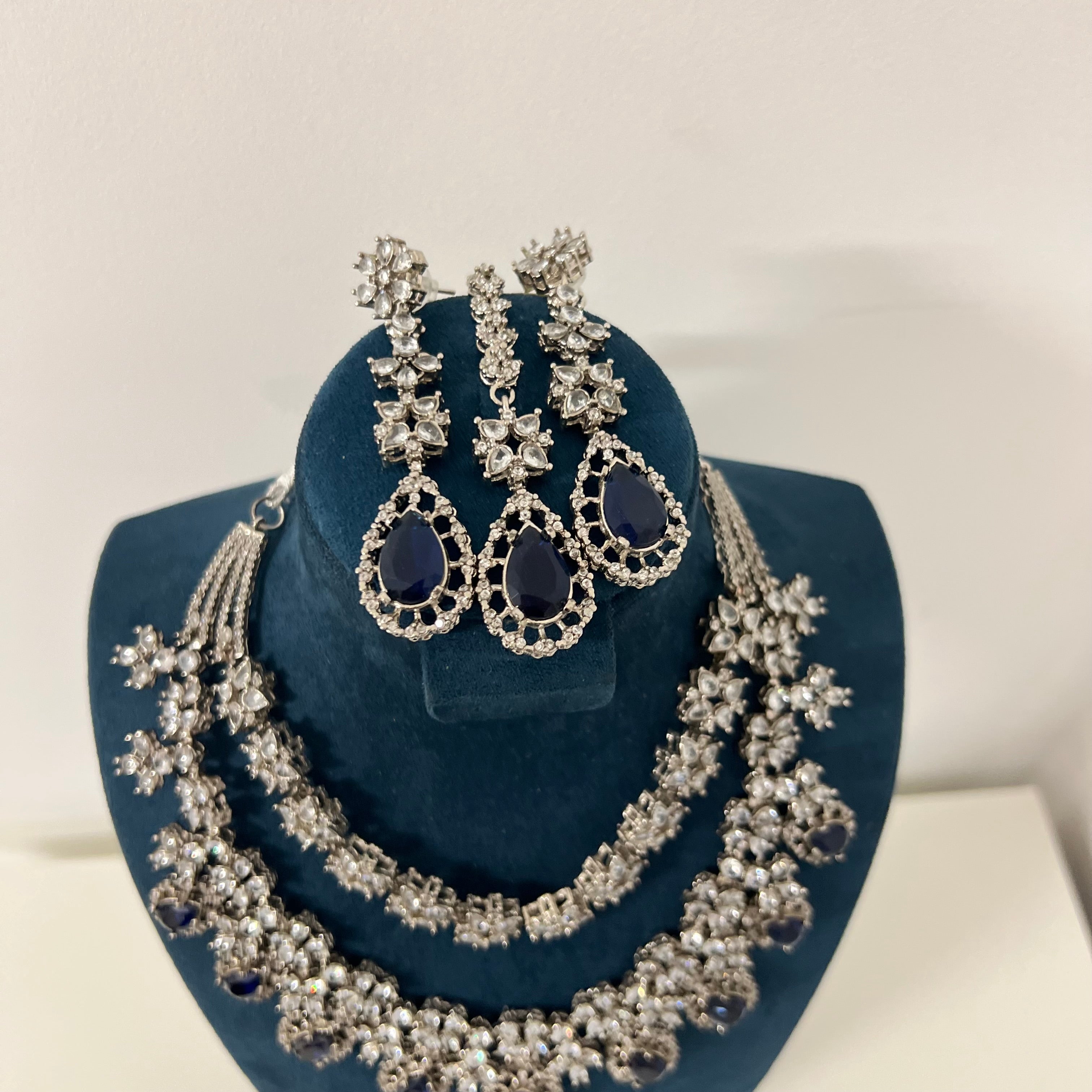 Siana Necklace Set