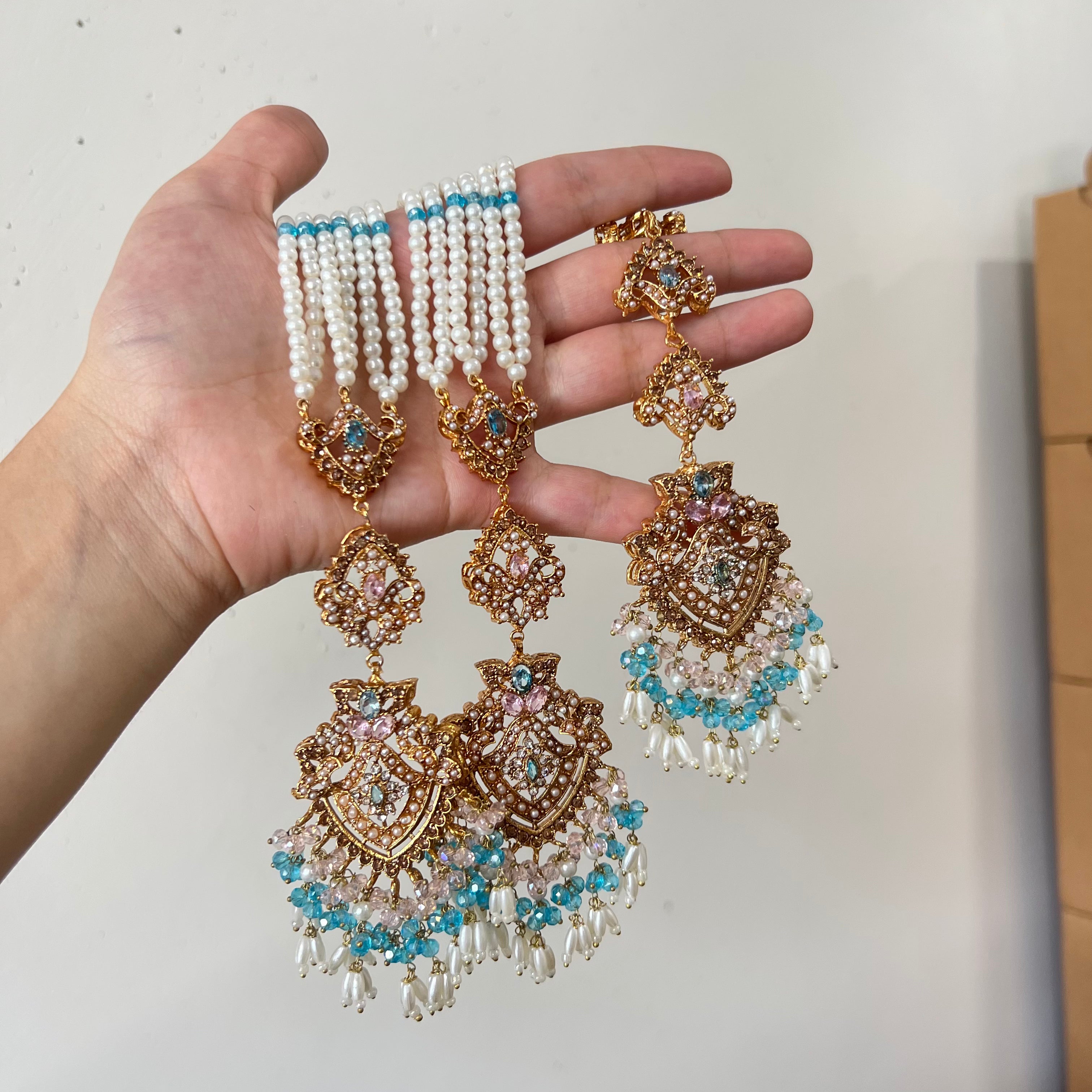 Sureya Earrings & Tikka Blue/Pink