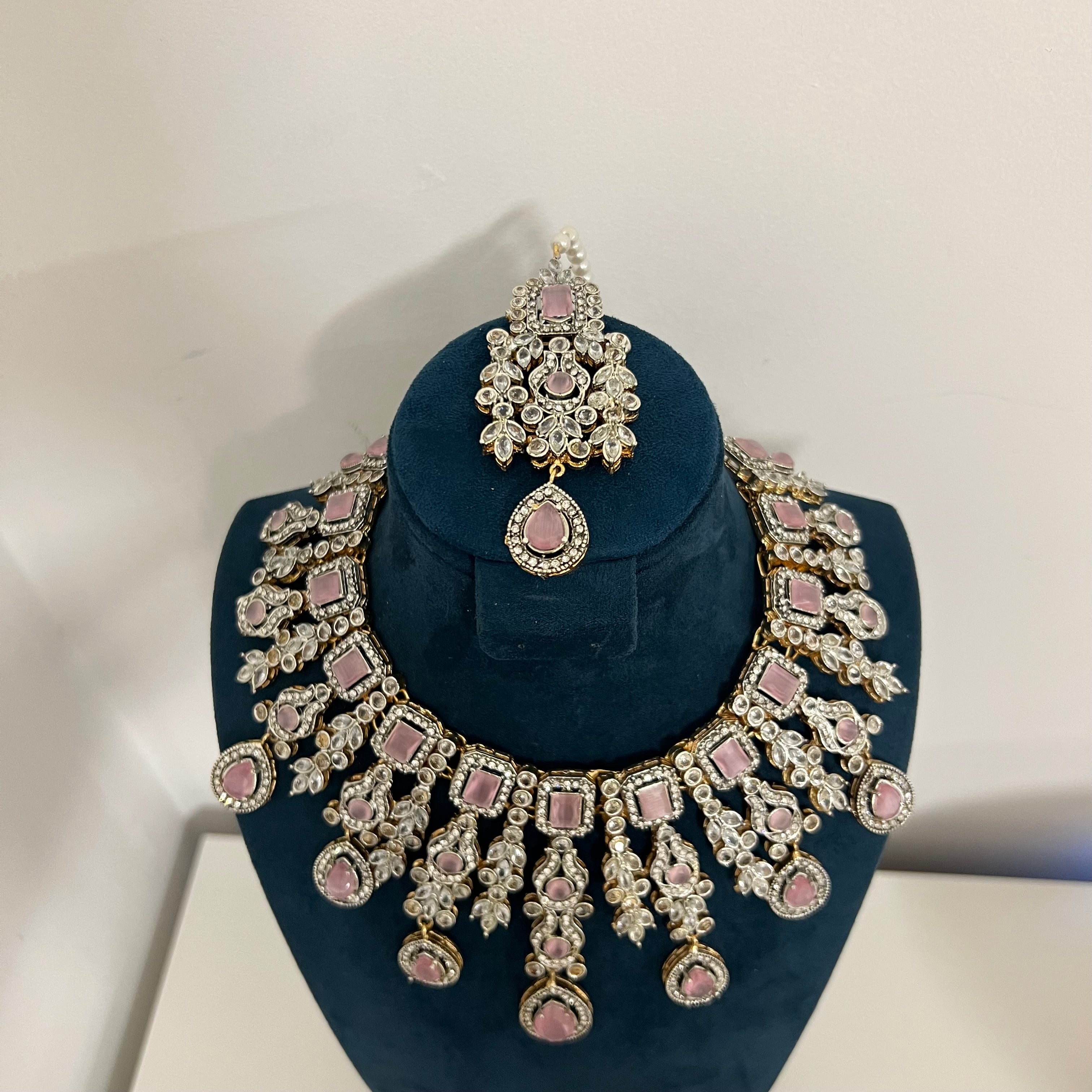 Alira Necklace Set Pink