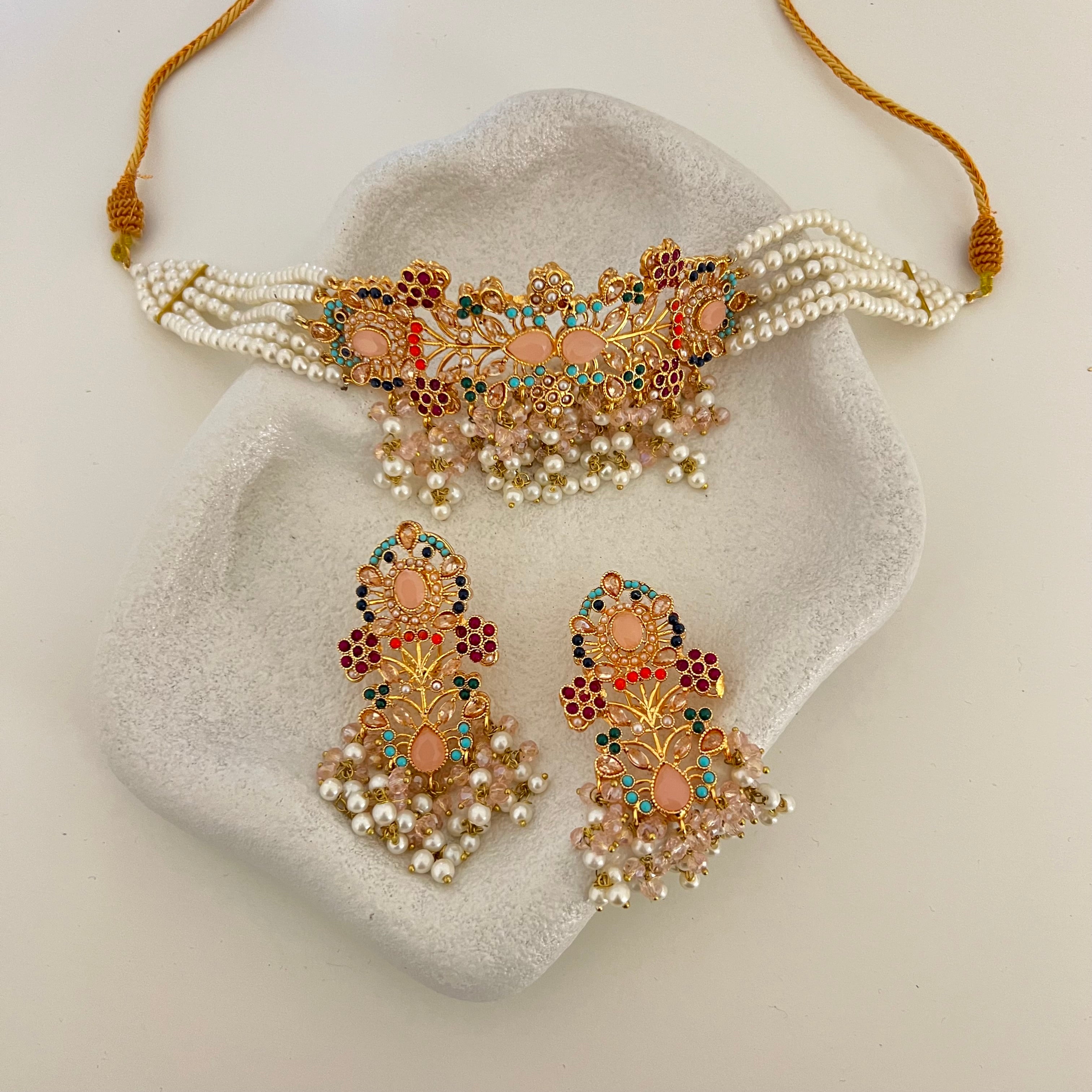 Reama Choker Set