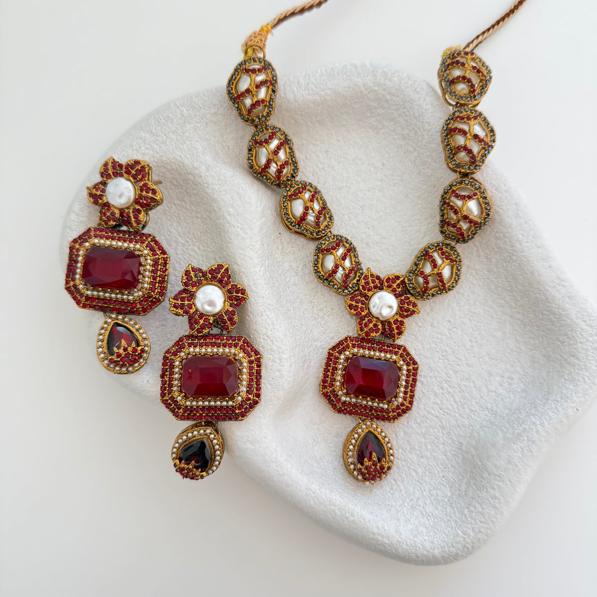 Haniya Necklace Set