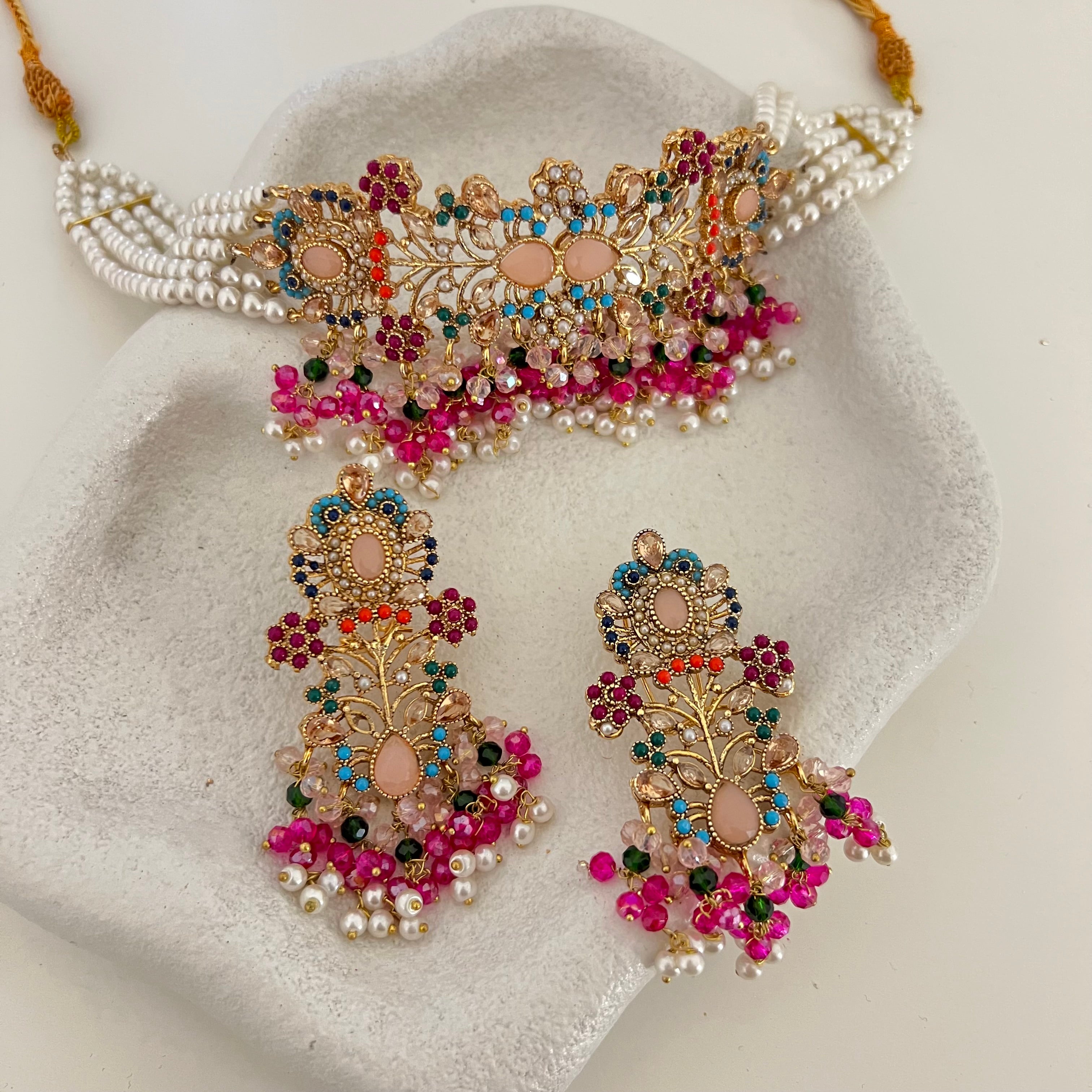 Reama Choker Set