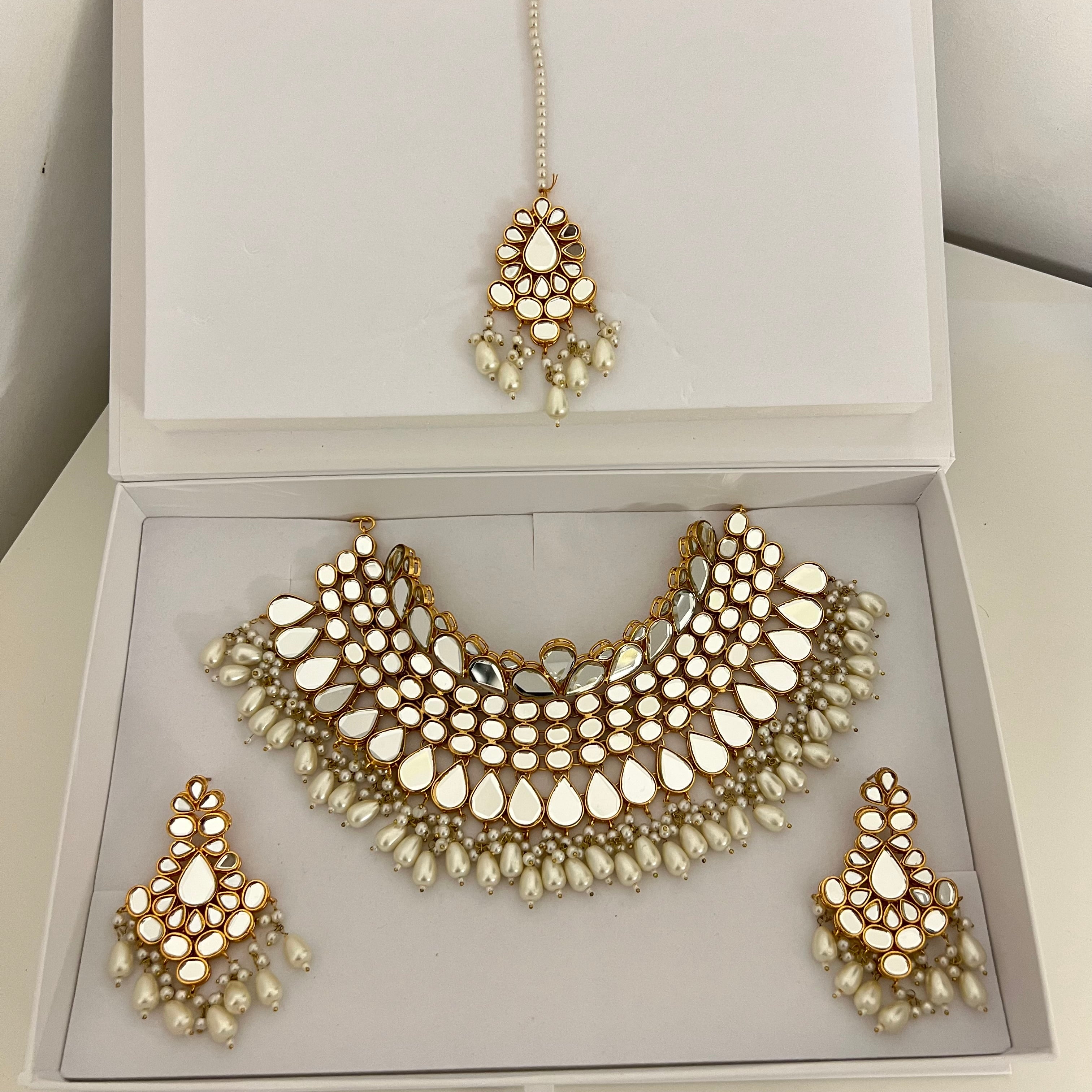 Lubna Collar Necklace Set