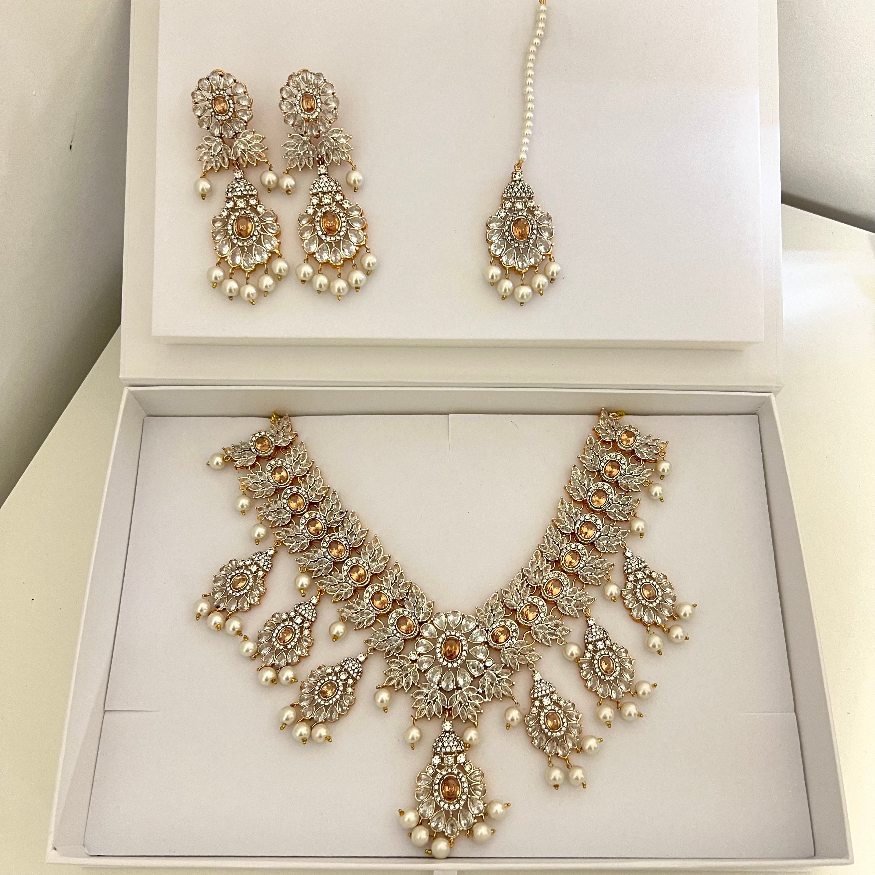 Tia Necklace Set