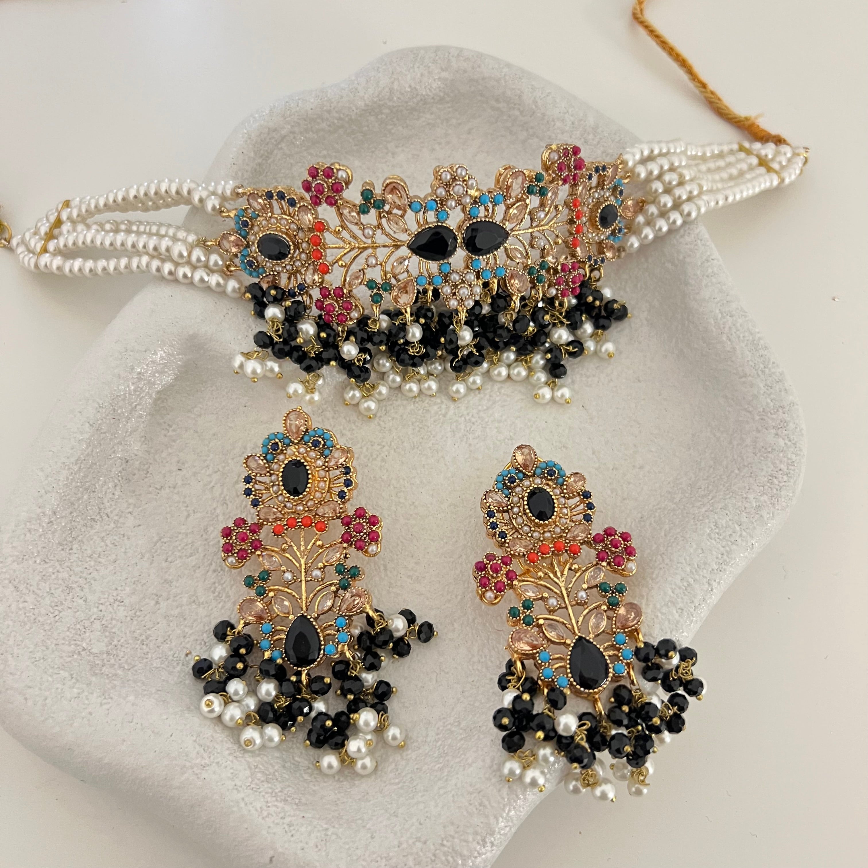 Reama Choker Set