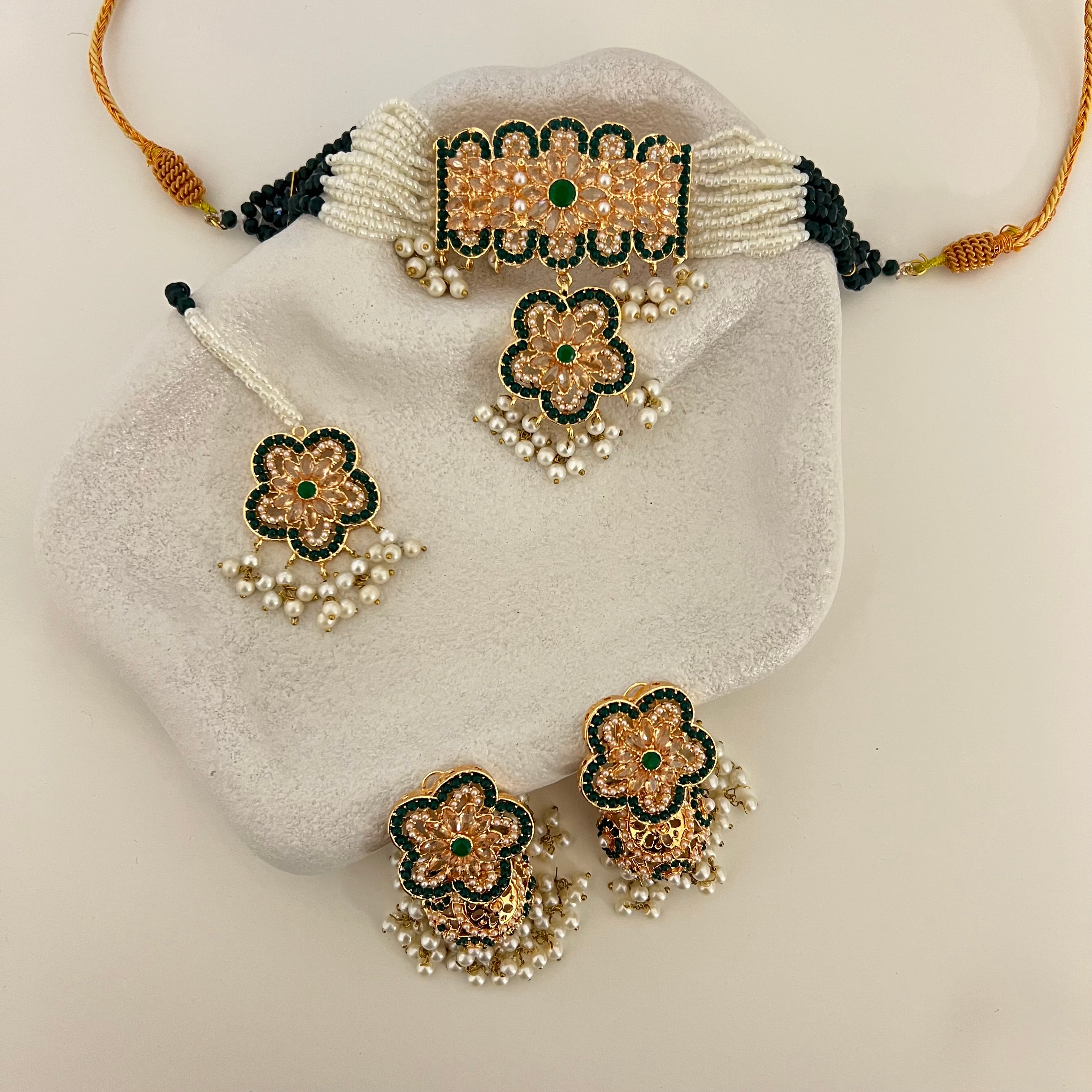 kamila Choker Set