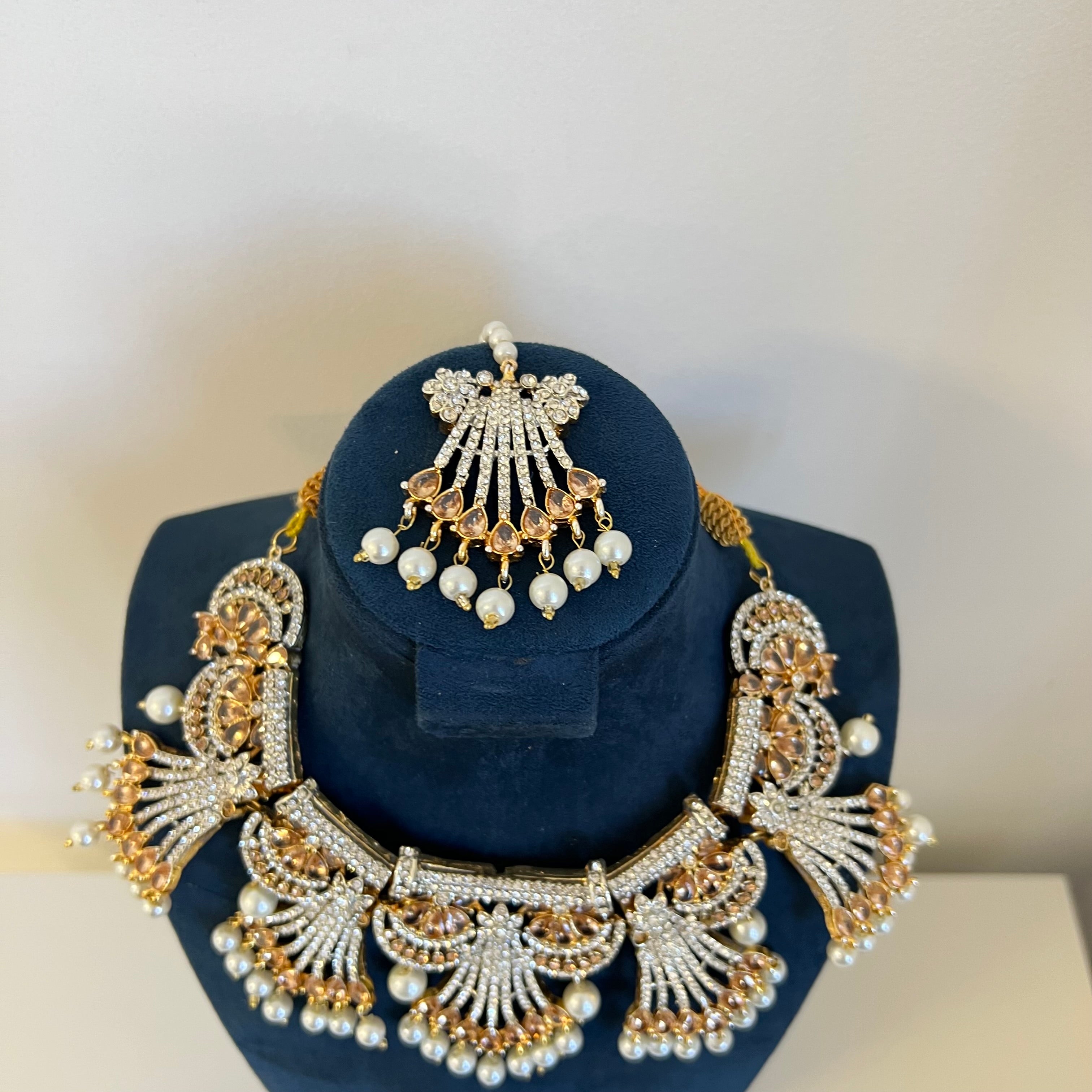 Saima Necklace Set Gold