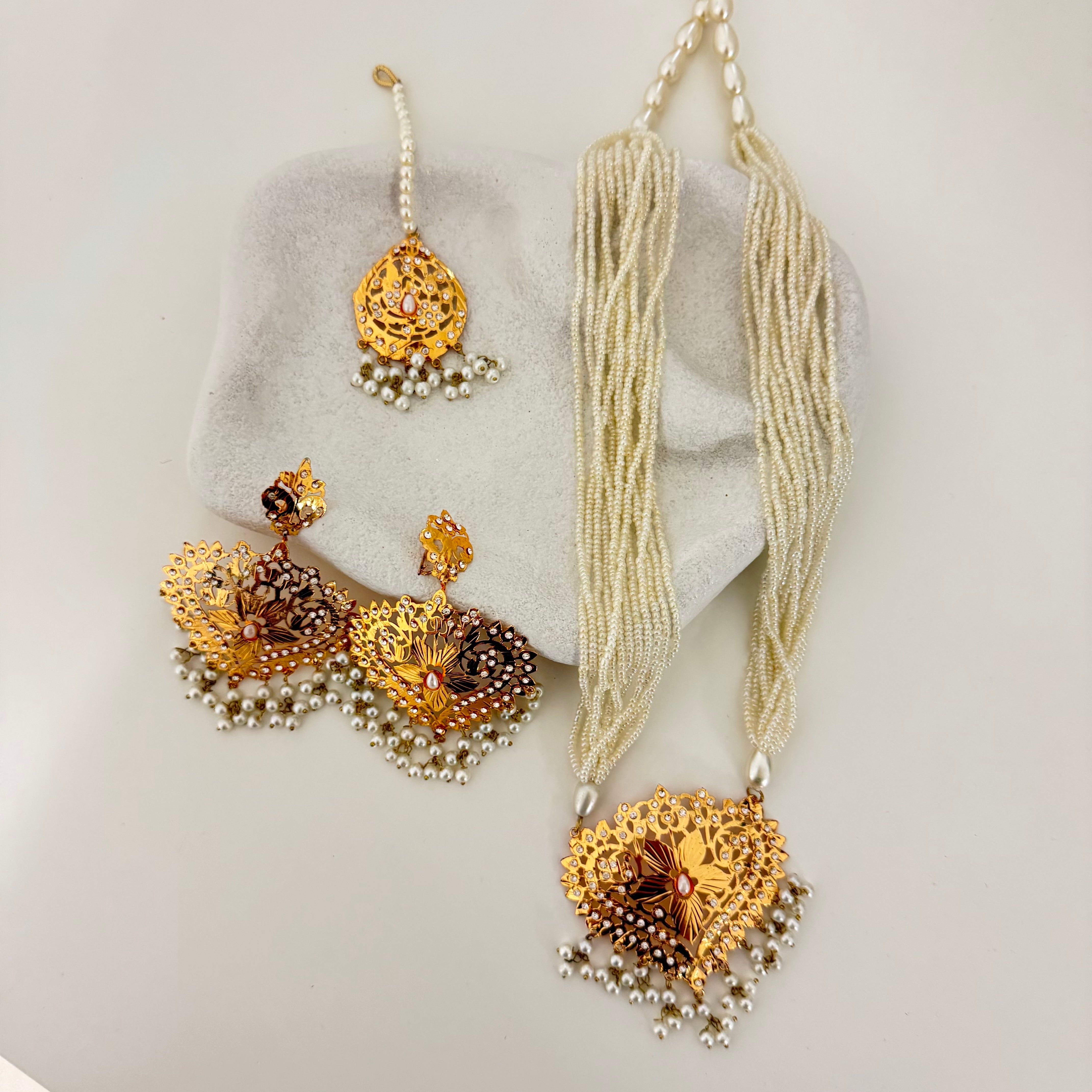 Uzma Necklace Set