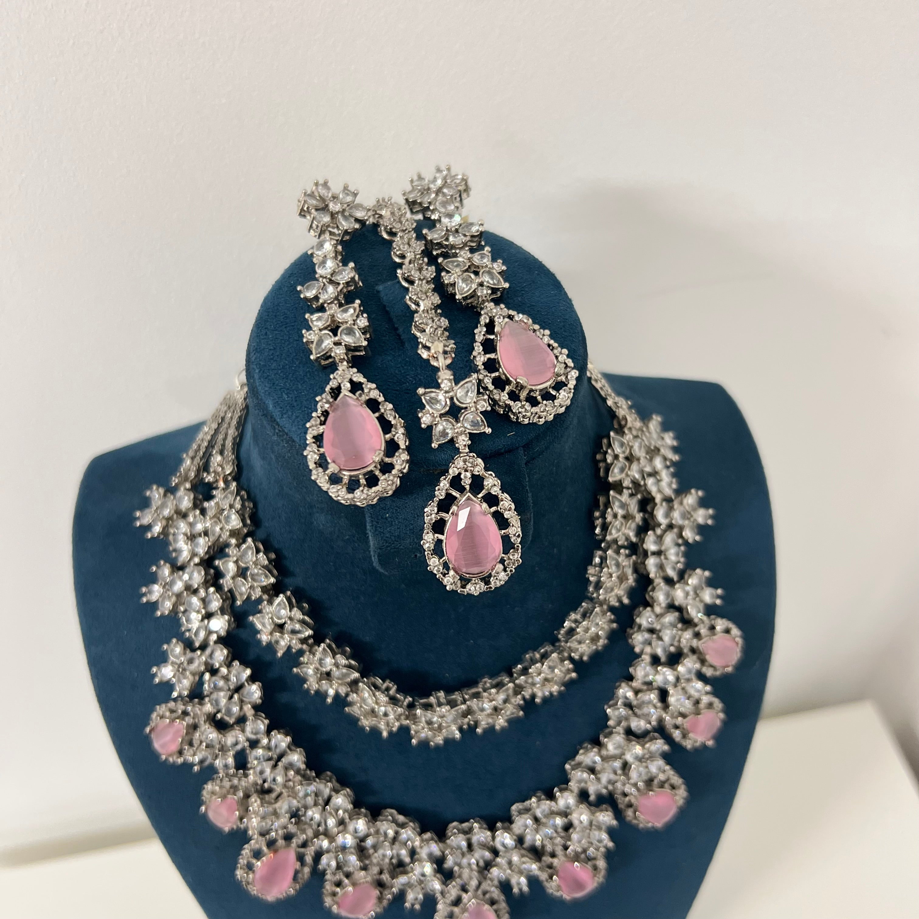 Siana Necklace Set