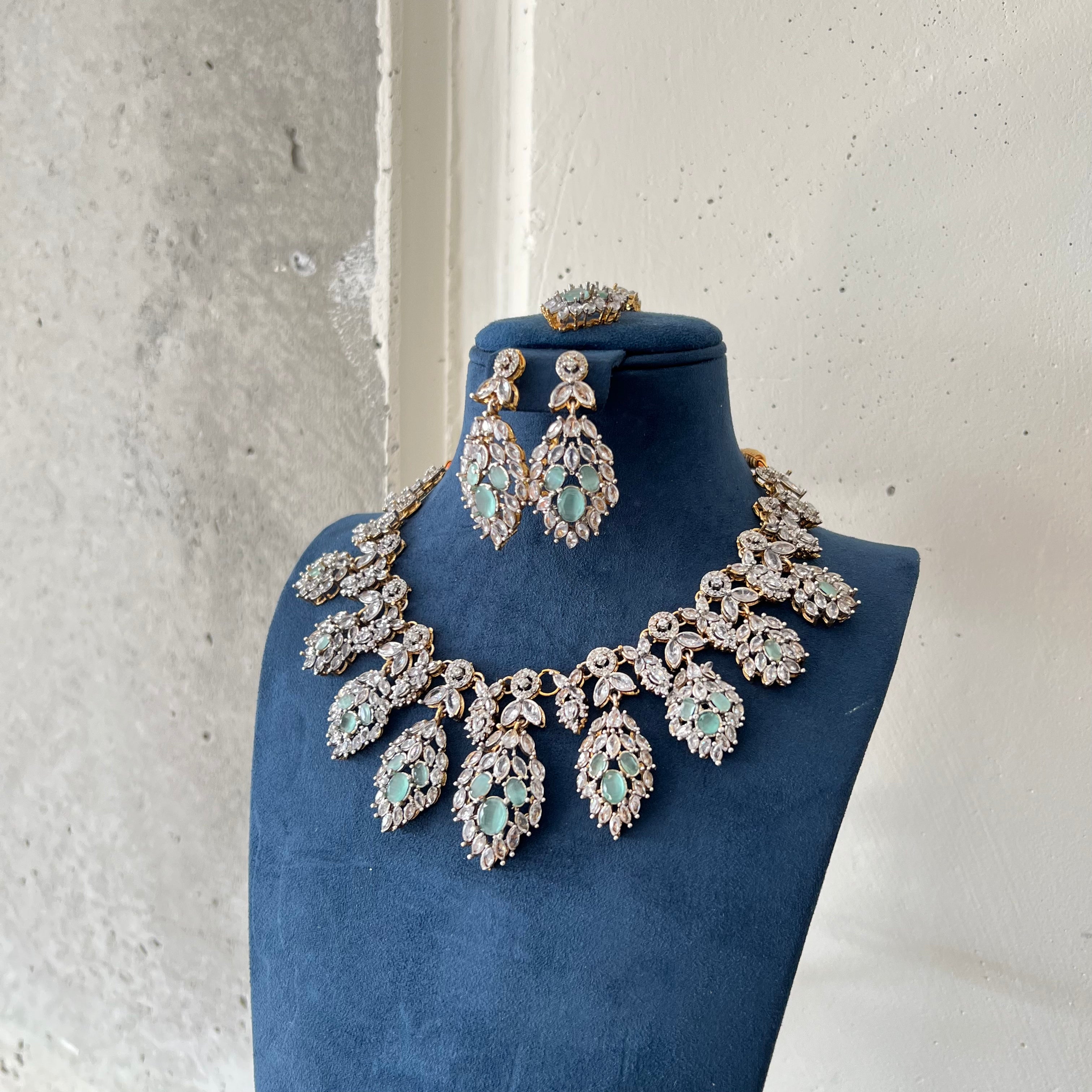 Zakirah Necklace Set Mint Green