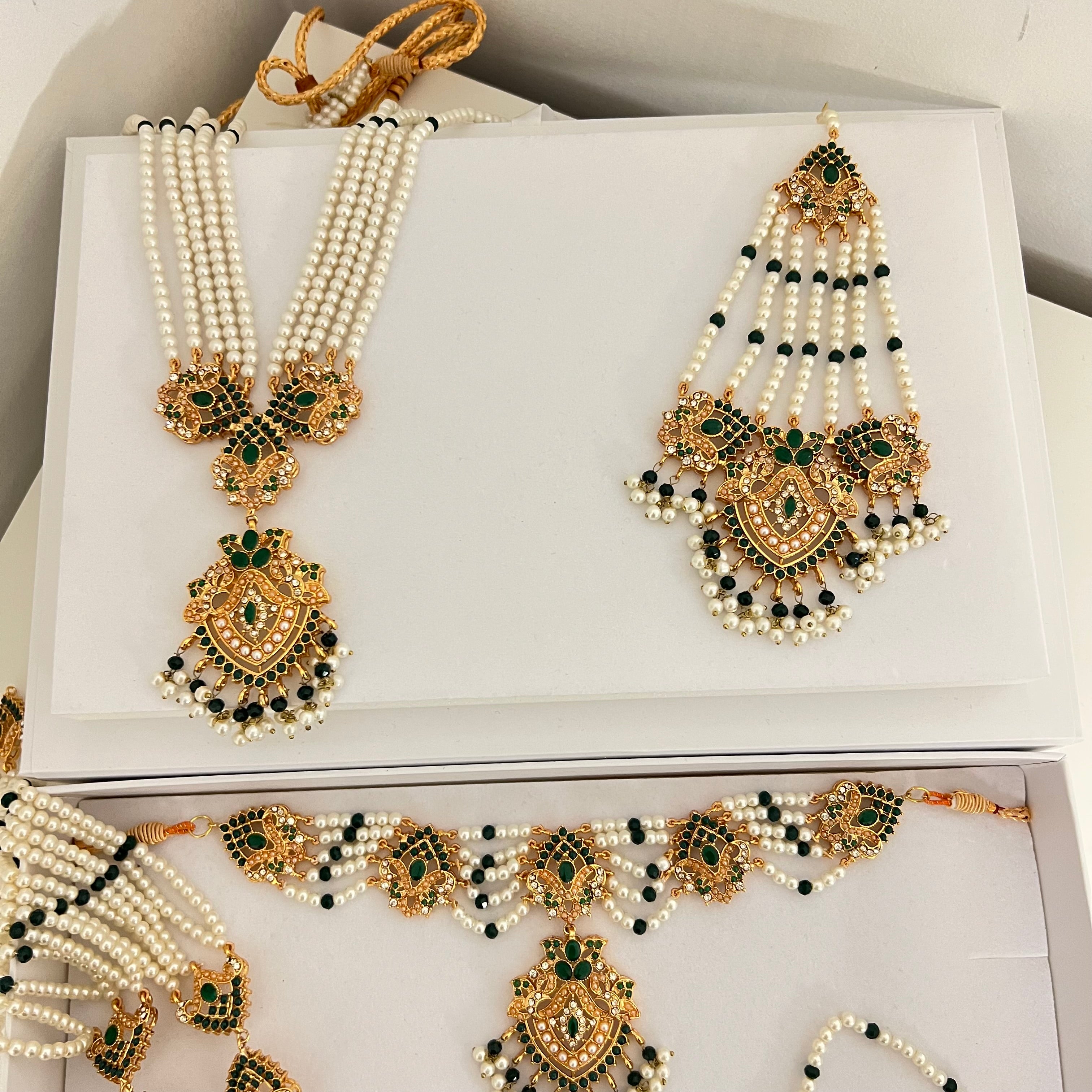 Sameen Necklace Set