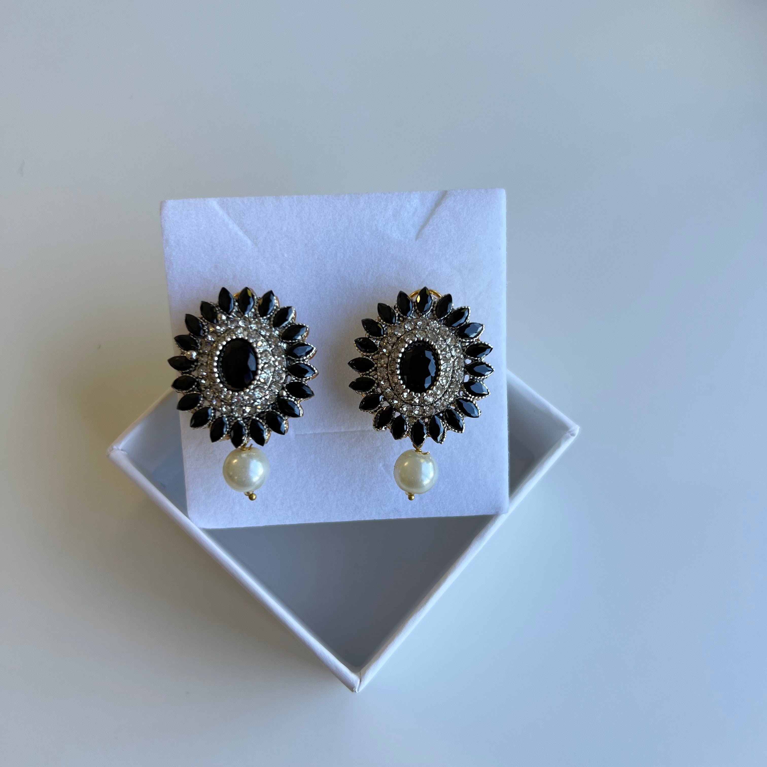 Nadia Studs Black