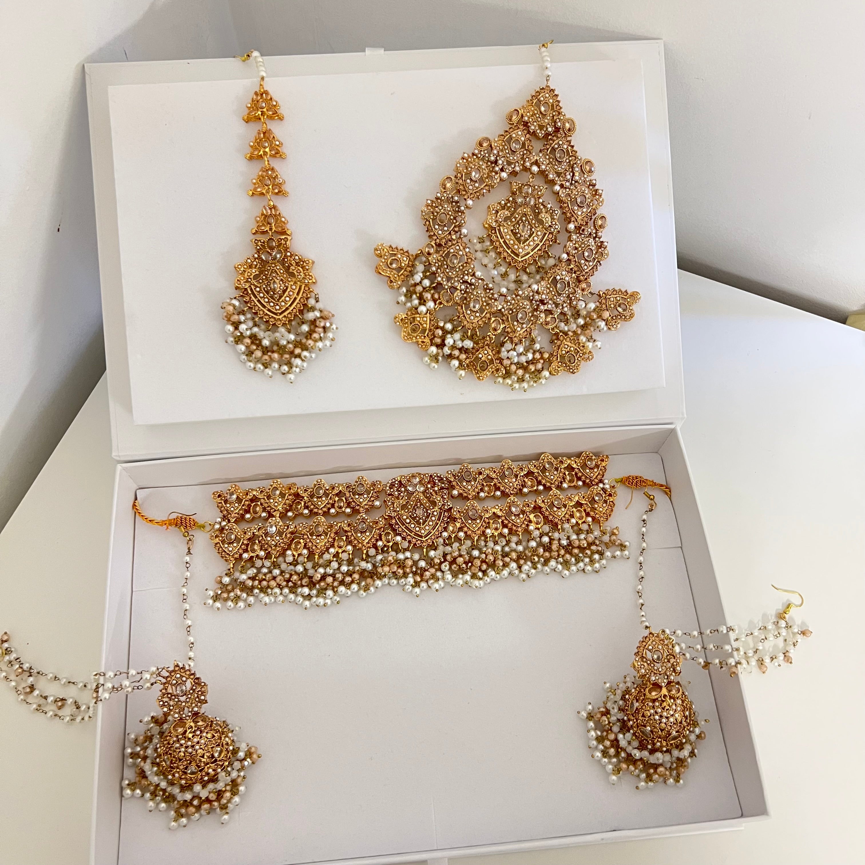 Isha Choker Set Gold
