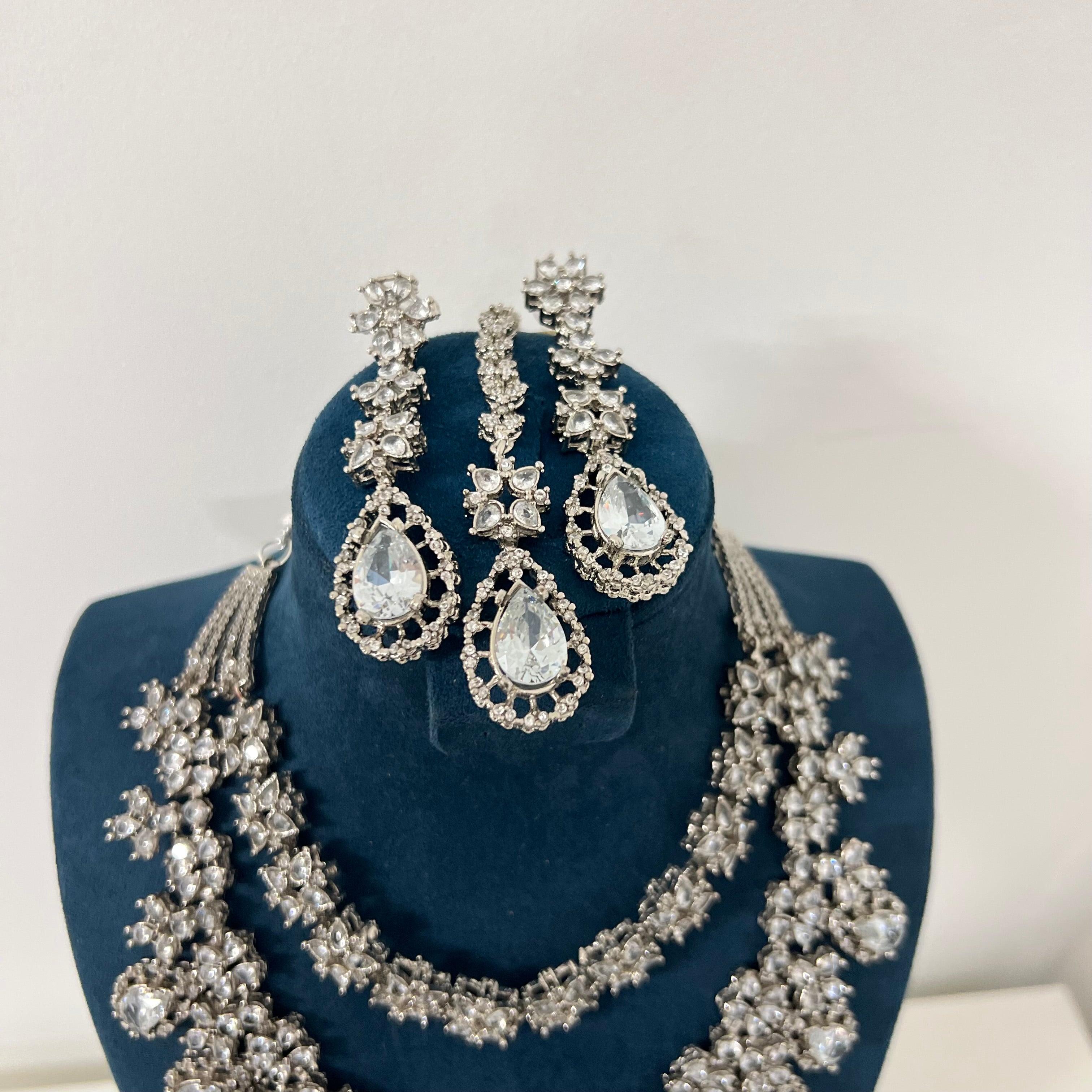 Siana Necklace Set
