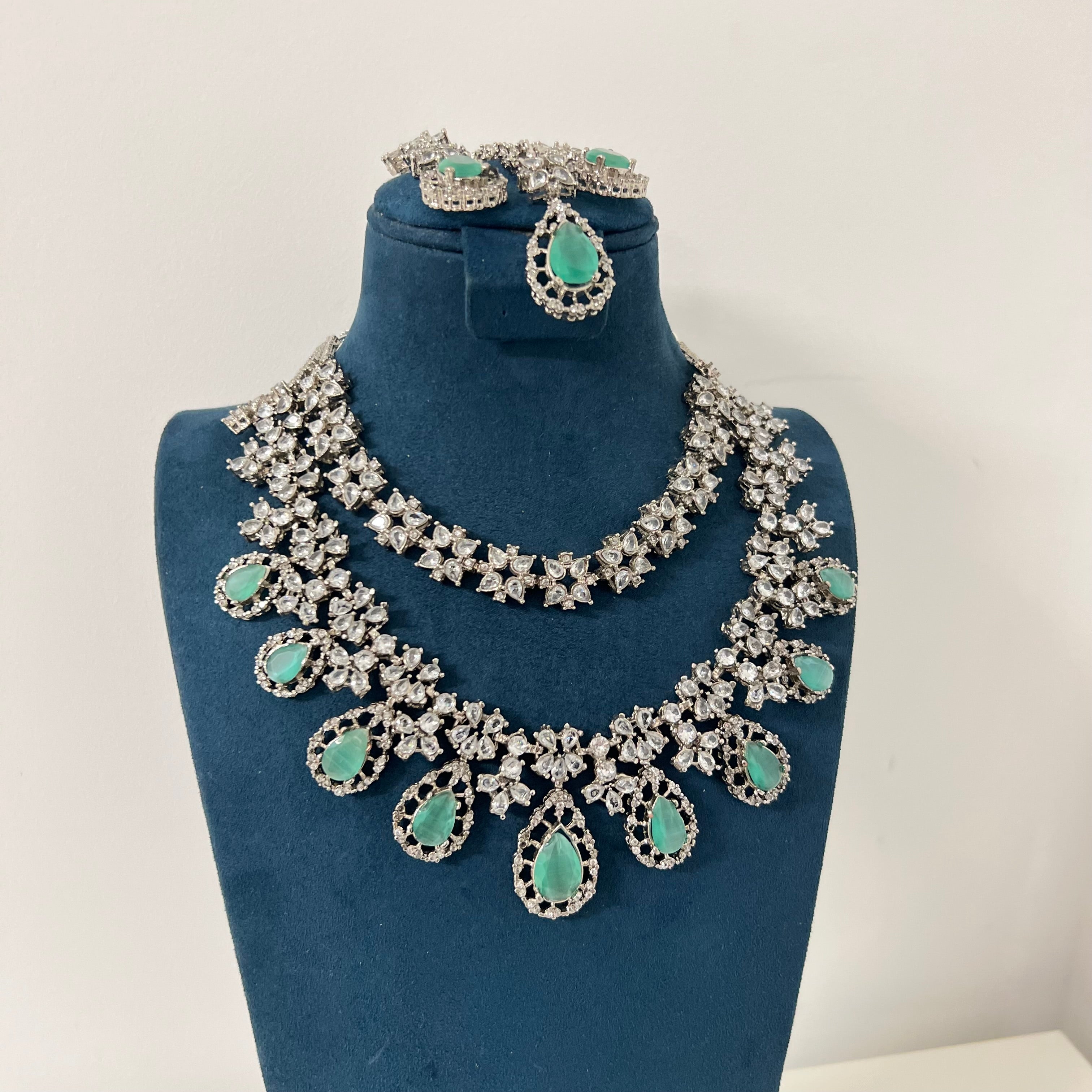 Siana Necklace Set