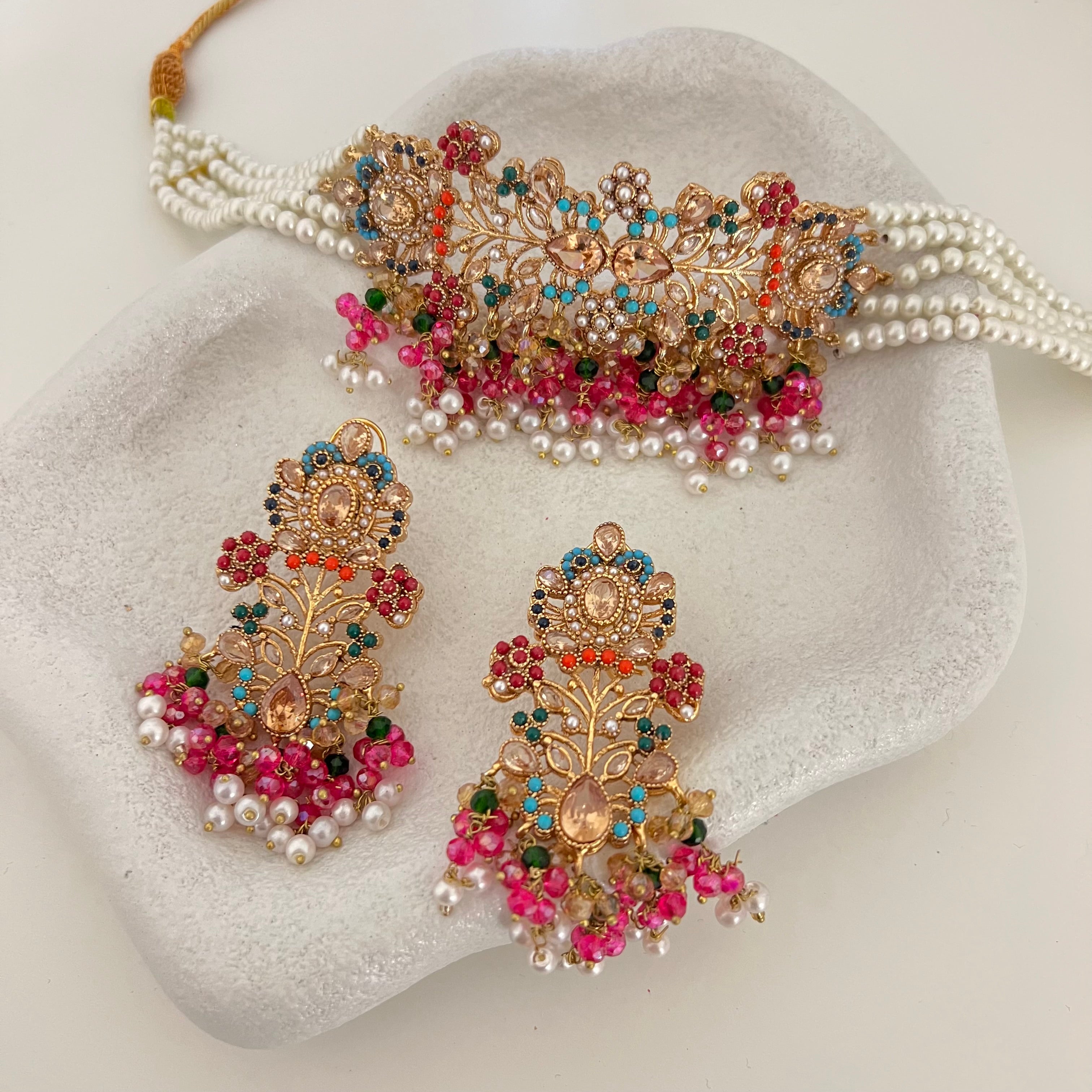 Reama Choker Set