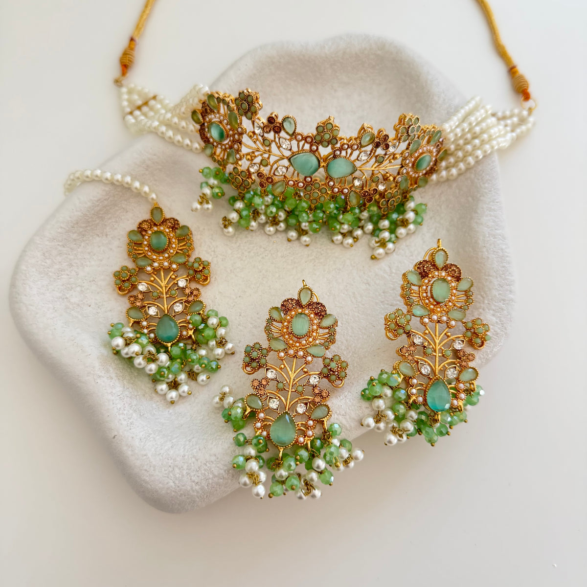 Reama Choker Set
