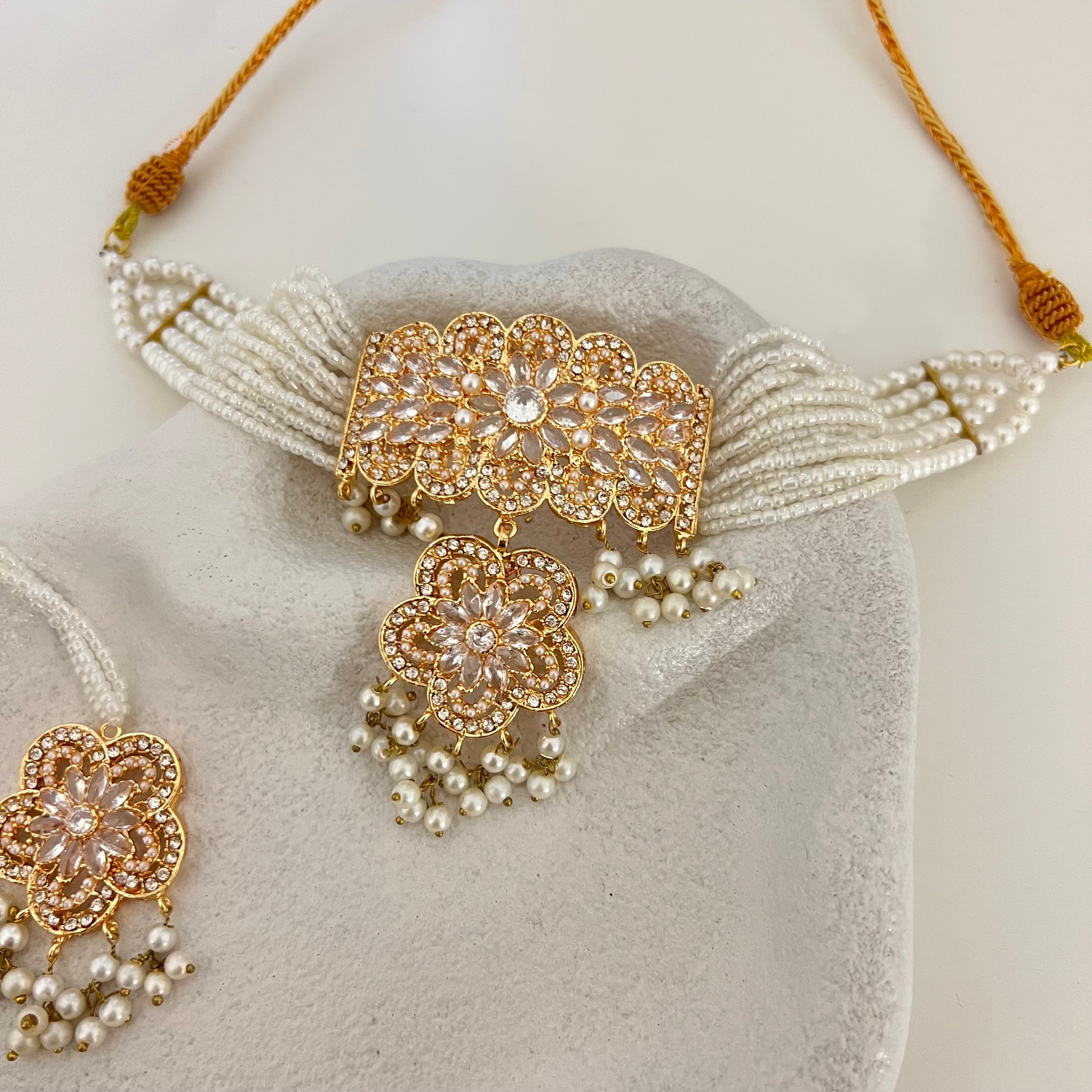 kamila Choker Set