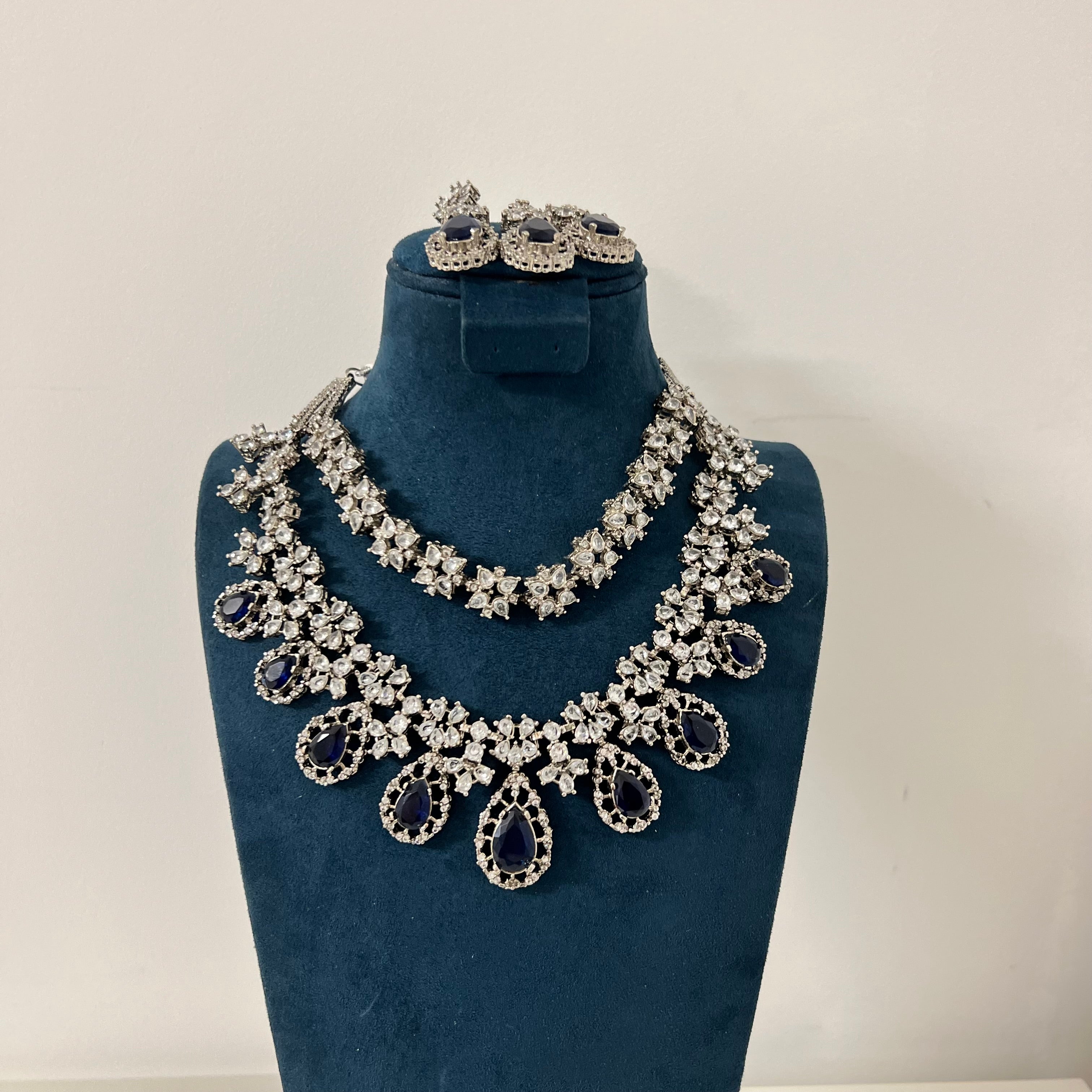 Siana Necklace Set