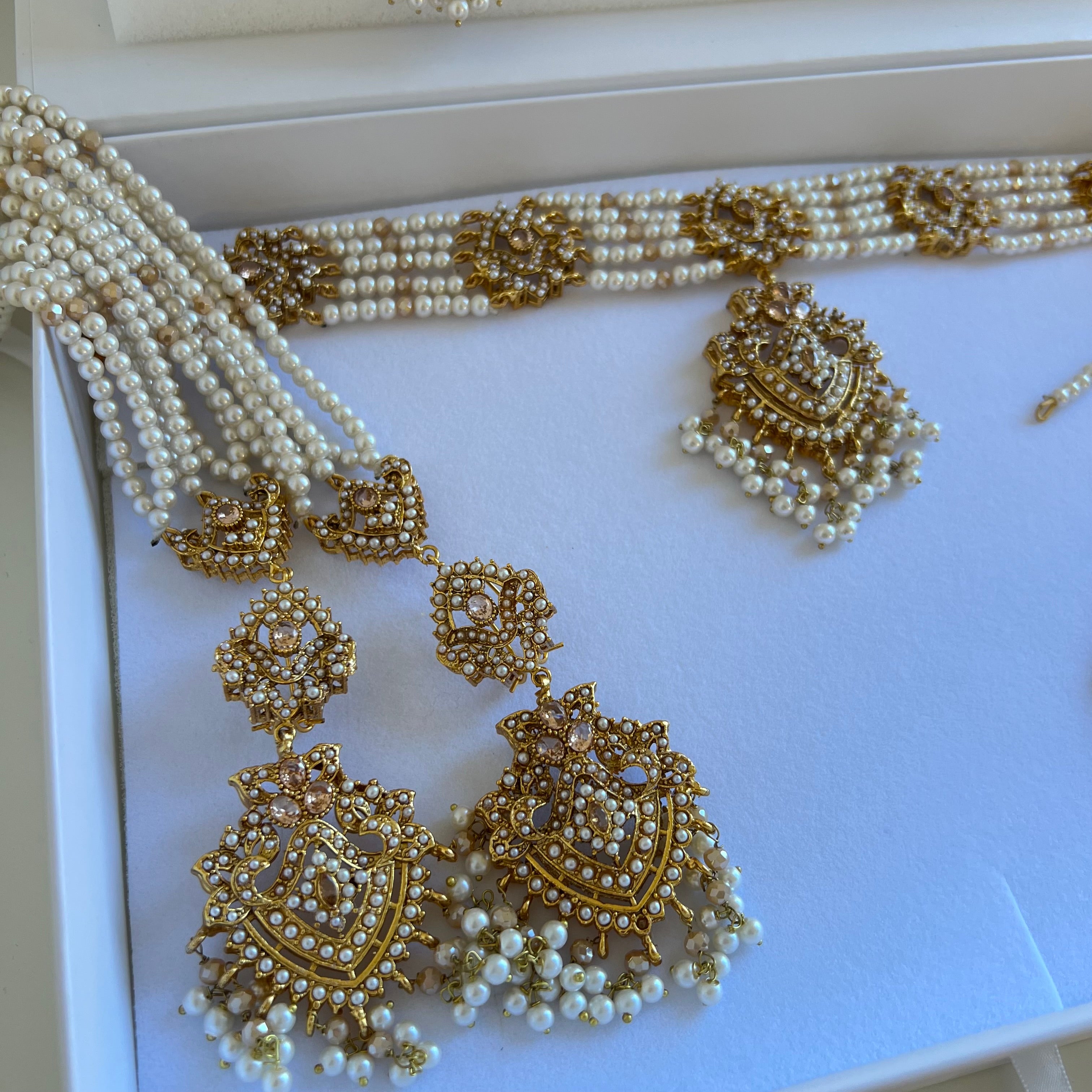 Sameen Necklace Set Gold