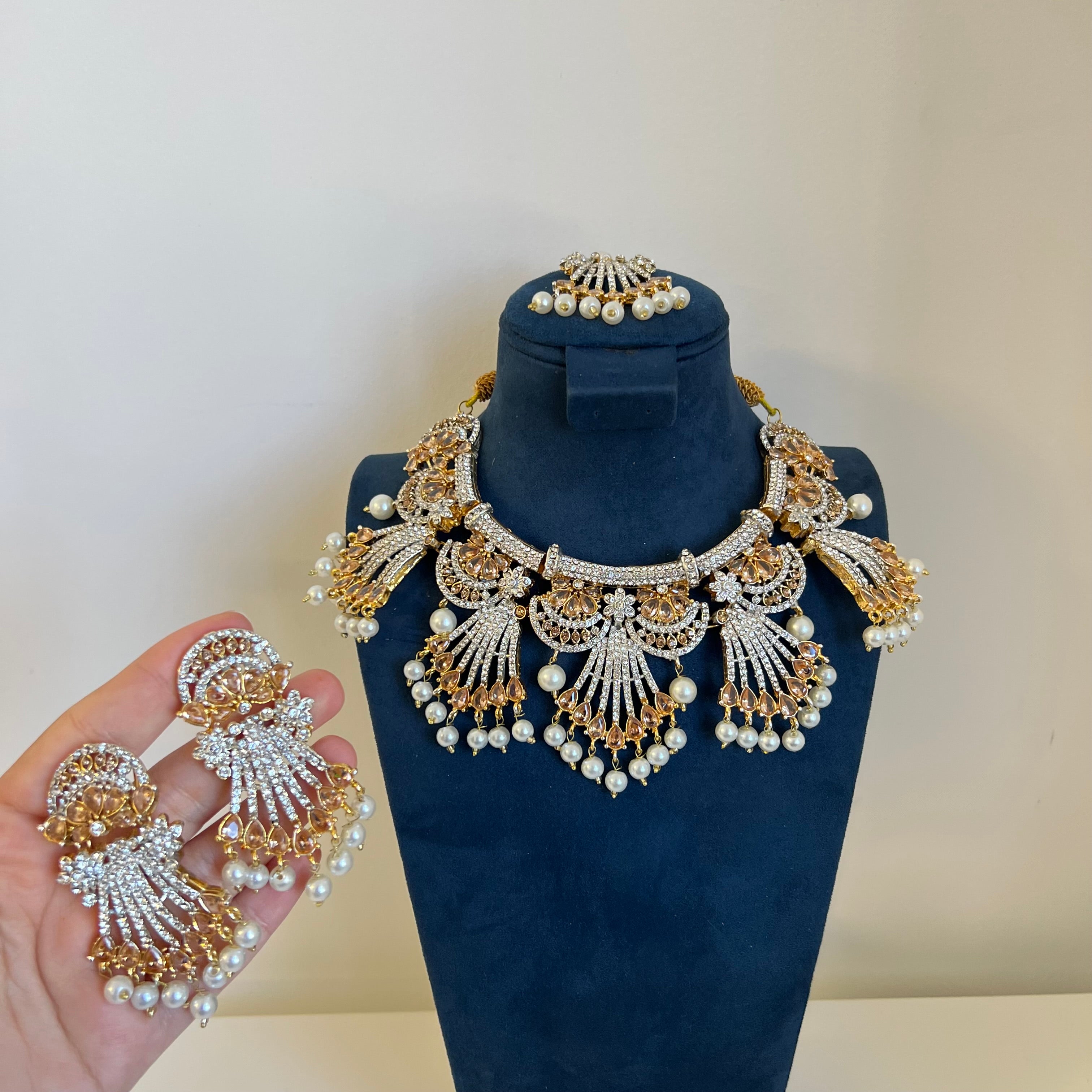 Saima Necklace Set Gold