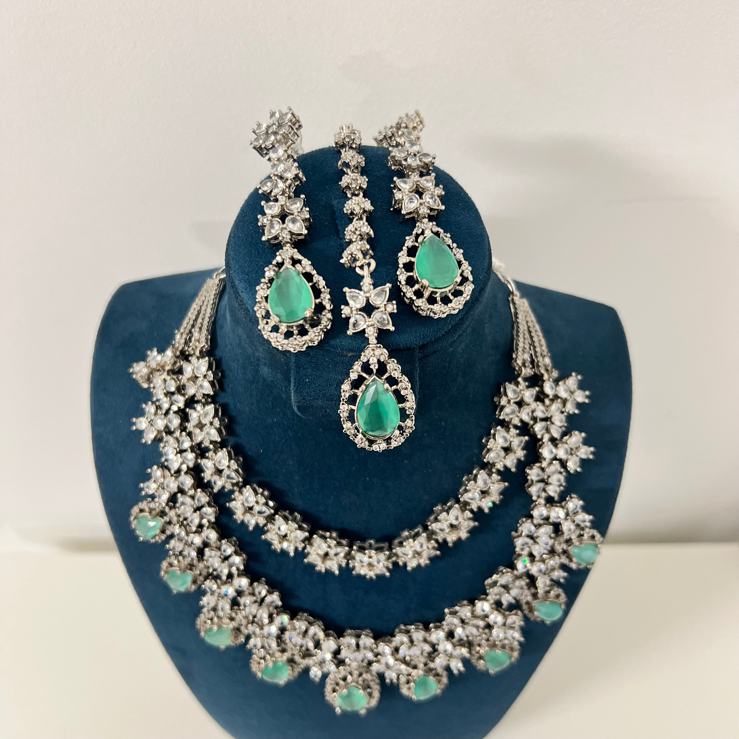 Siana Necklace Set