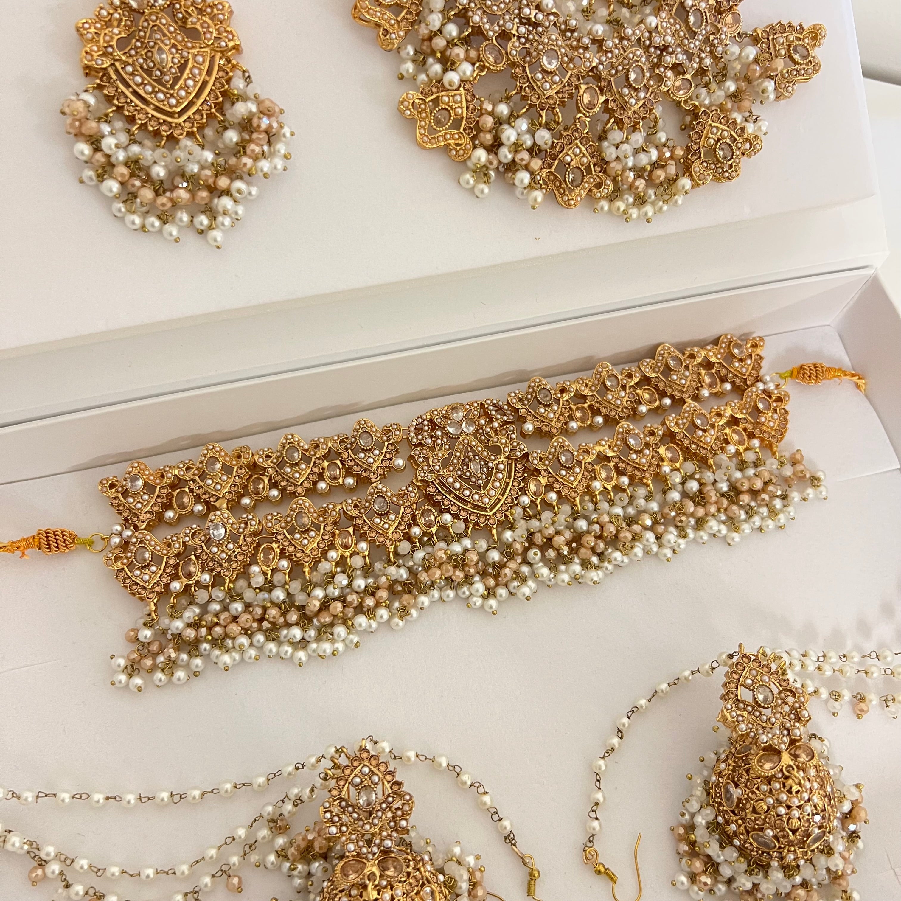 Isha Choker Set Gold