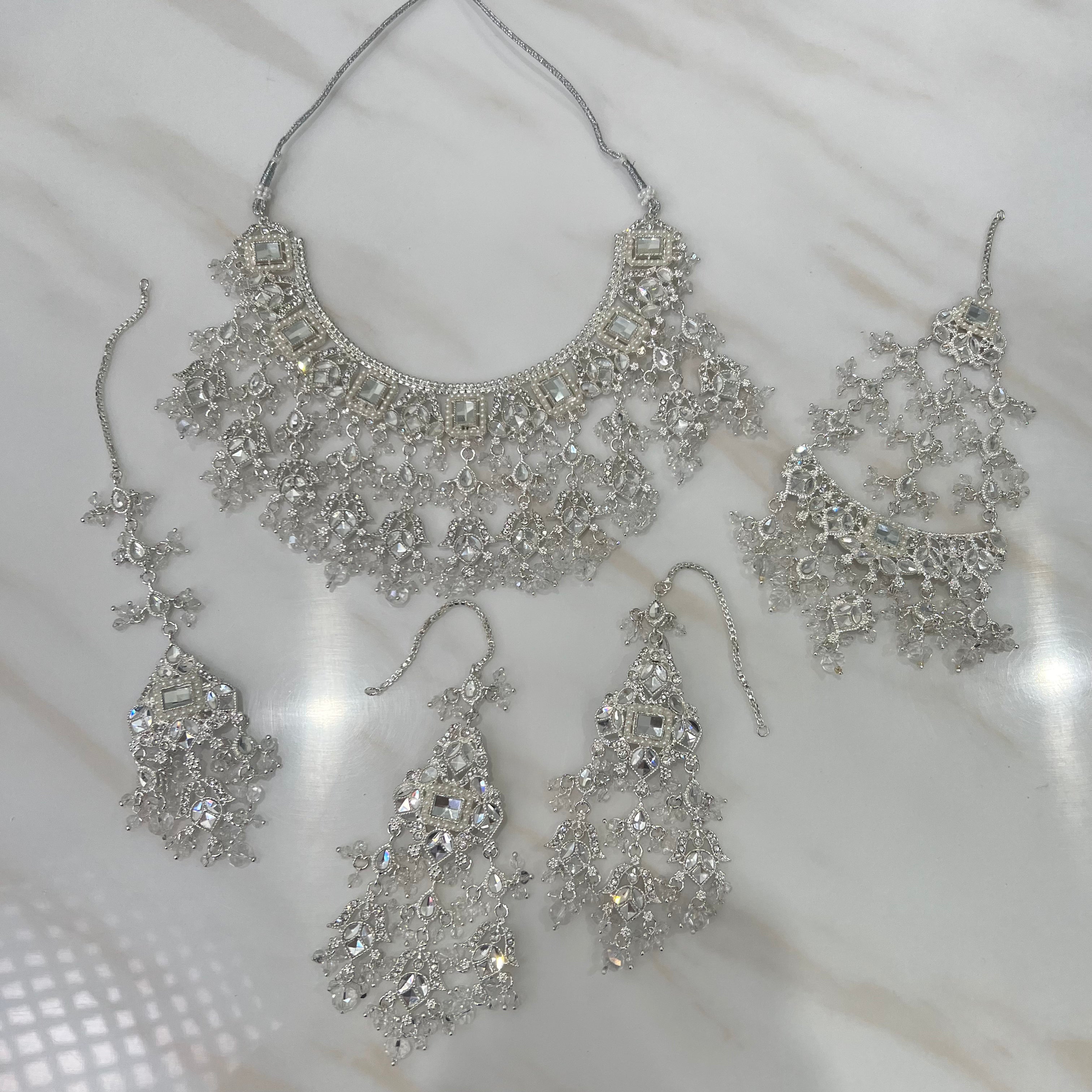 Meera Necklace Set Silver