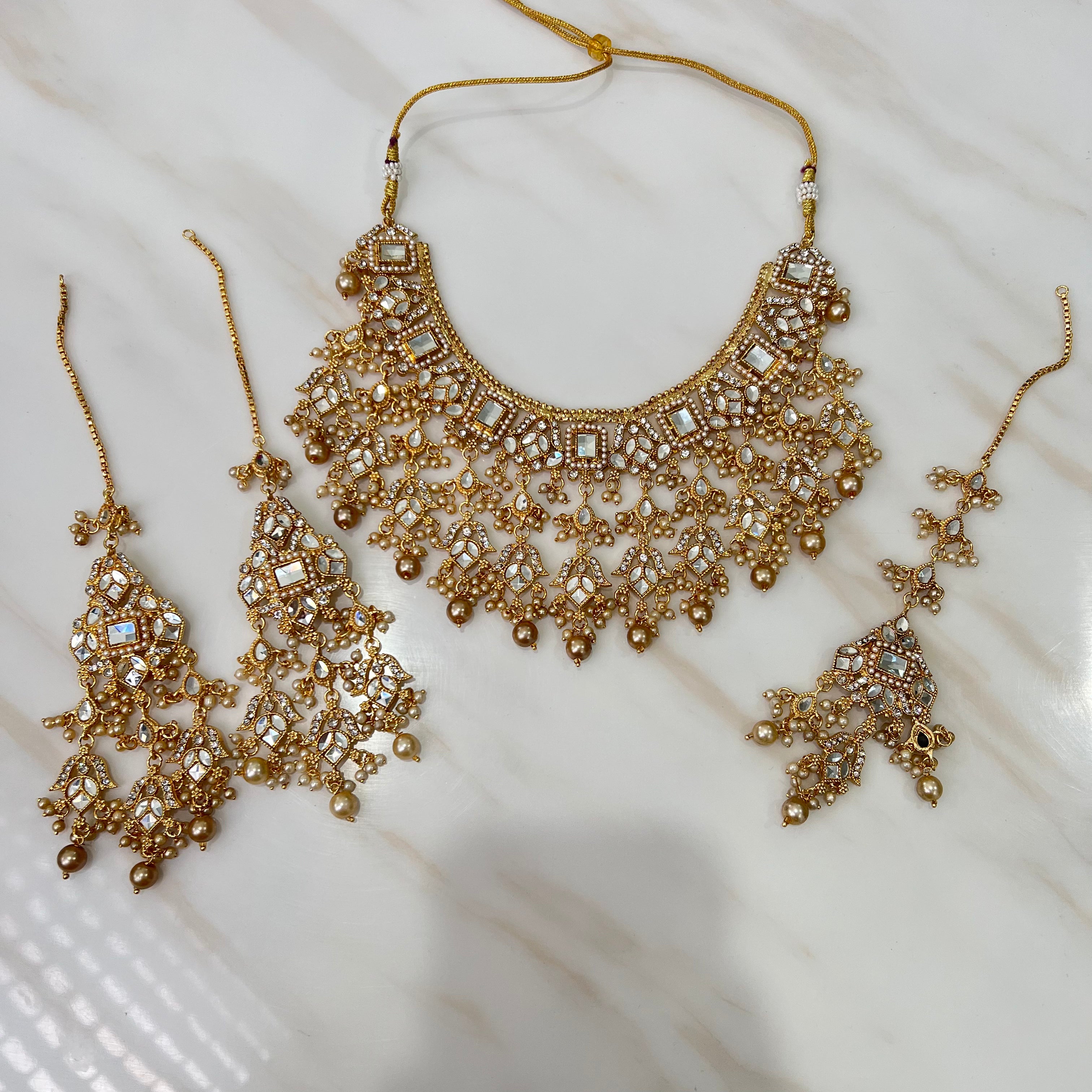 Meera Necklace Set Gold